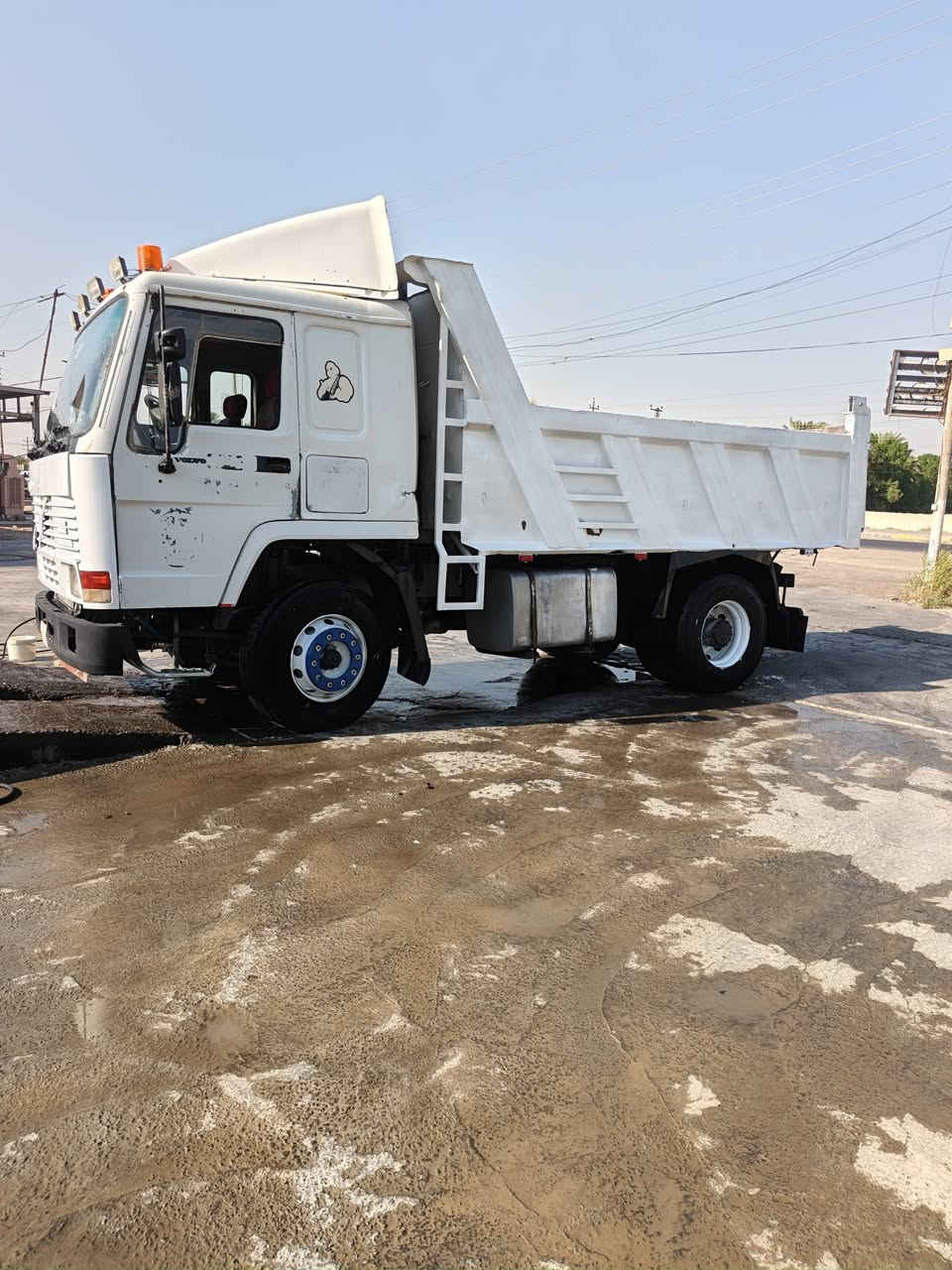 سلام عليكم للبيع فالفو موديل ١٩٩٩ رقم بغداد مكينة جي ١٠ كير 4X4 جبير كسل مكفول سيارة جاهزة كبل لشغل ستفسار ***********
