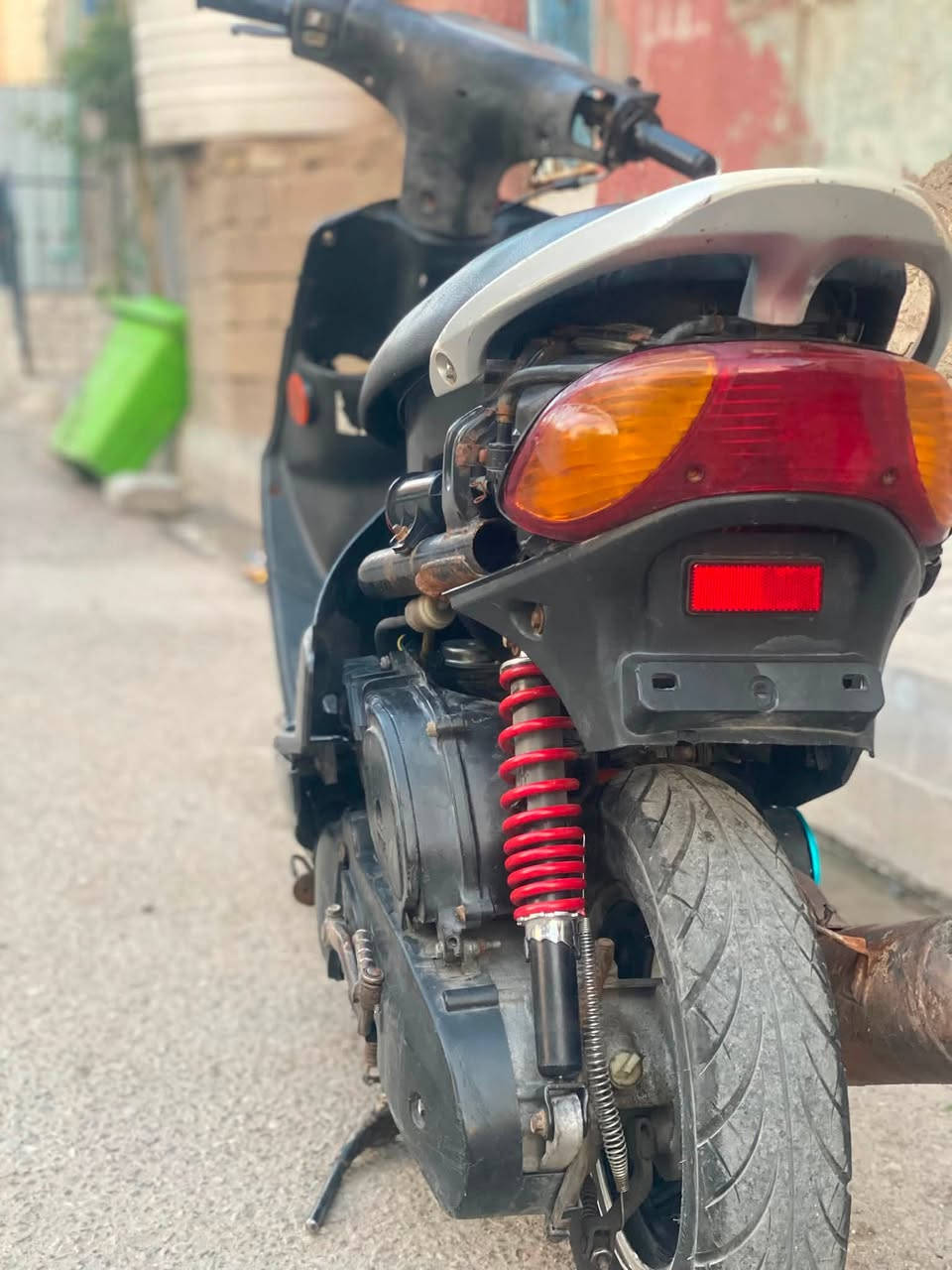 السلام عليكم دراجه للبيع ماكس قجمه قرد الدراجه مفتوح ولفات فقط بيه رون يشك الكاع الدرجه بلاد بوشه ٤٩ بس ولفات فقط سلف وهندر بس التكمه مال سلف خربان كفرات كامله بس كفر كدام ما عندي سعر ٣٥٠ وبيه مجال مكاني بصره ٥ ميل الرقم الهاتف ***********
