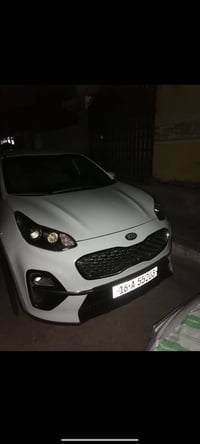 كيا سبورتج موديل 2020 كفاله عامه ماعدا كارت باب السائق وباب السدر ماشي...