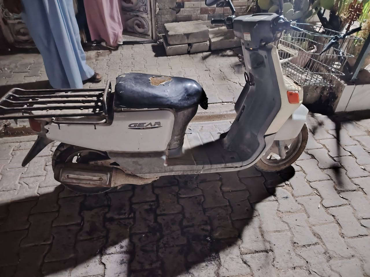 السلام عليكم دراجه للبيع بيكم نظيفه كهربائياته شغاله بيها خيط بخار قائمه دراجه قائمه العنوان العنوان بالنجف بالكوفه بشارع المعمل سعر 225 وبيها مجال الشراي ***********
