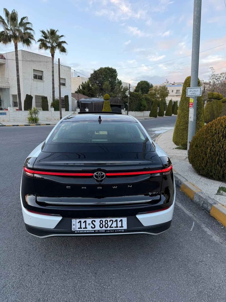 كراون بريميوم 2024  توكلر ماشية 42 الف  السعر 340 ورقة وبيها مجال. للاستفسار ***********

