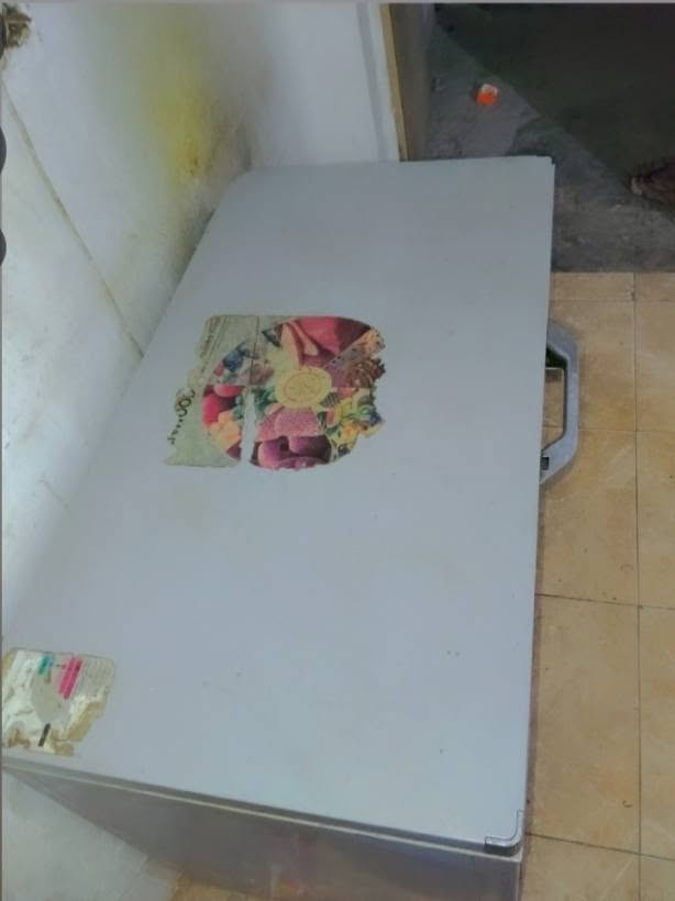 مجمدة نضيفه فقط هذه خياس شويه من جوه ماطابه مصلح ابد تجميد فول12 قدم السعر150وبيه مجال 
اتصل وتدلل***********
