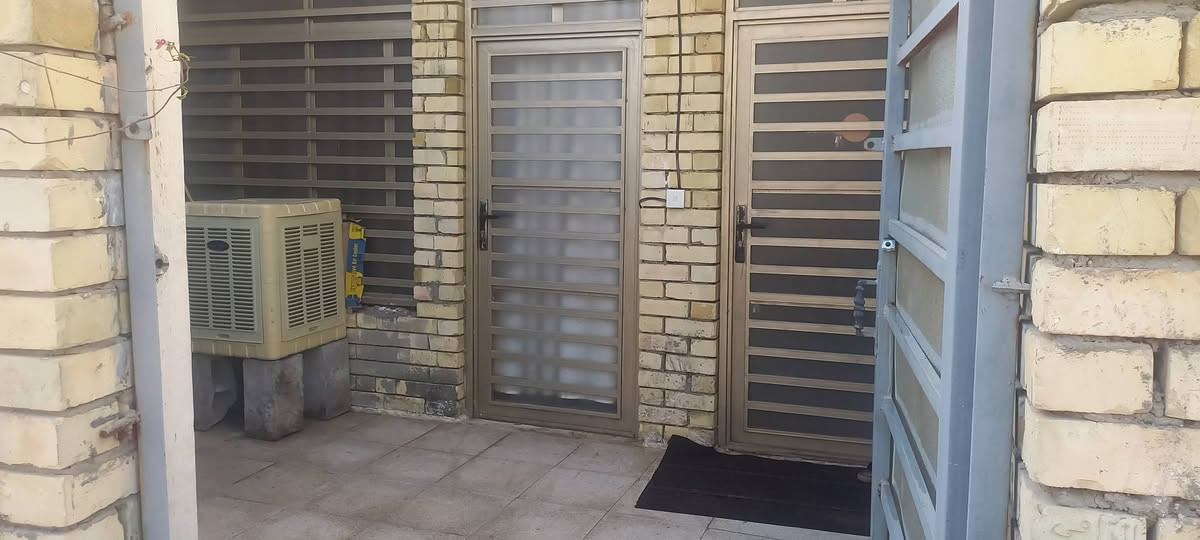 السلام عليكم بيت للبيع مساحه ١١٥ العنوان بغداد زعفرانيه محله ٩٦٢ سده الجنابيين خلف ملعب التارتان السعر ٧٥وبي مجال رقم الهاتف *********** بغداد, العراق
