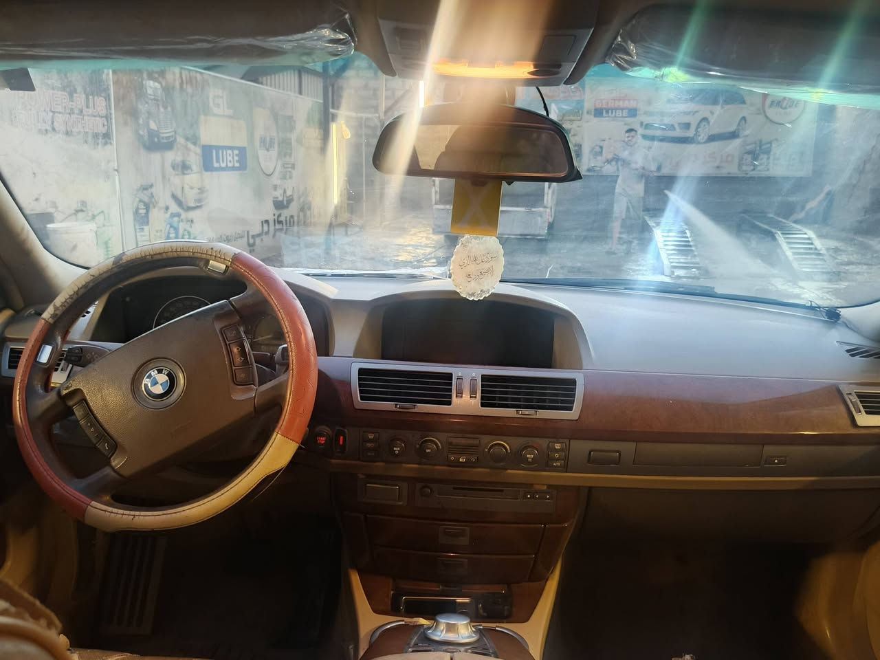 بسم الله الرحمن الرحيم
‏
‏للبيع للبيع 
‏
‏BMW 745LI
‏
‏السيارة موديل 2004 اصل 
‏السيارة وارد ياباني مكفولة كفالة عامة من الصبغ والحادث 
‏
‏مكينة وكير وكاردن جدد صار اسبوع من شديتهن كله حاويه . 
‏
‏السيارة واير مابيها جطل من الدعامية للدعامية كلها بلادية بكل تفاصيلها بلادية.  
‏
‏السيارة كهربائياتها كلها شغالة من الدعامية للدعامية دكمه مابيها واكفه.  
‏
‏طبعا مواصفات السيارة كلش هواي (( اربع بوب شفط و صندوك - خزن ميموري كشنين الامامي - اربع كشنات تحكم كهرباء - ستيرن خزن ميموري وتحرك كهرباء - فتحة سقف - مري قلاب ويه البك وووووو. . . .  الخ)) 
‏
‏السيارة بأسمي رقم وسنوية انكليزي جديد رقم (( بغداد)) هزه جديدة بشهر السابع 
‏
‏السيارة مال جناي وعلى ايدي والله يبارك ويهني صاحب النصيب واسف على الاطالة للتواصل 9647731231913+
‏***********

مكان السيارة بغداد / المشتل
‏
‏متواجد واتس اب - ماسنجر - فايبر - تلي كرام 
‏
‏السعر المطلوب للبيع 12,500$ يعني 125 ورقة
