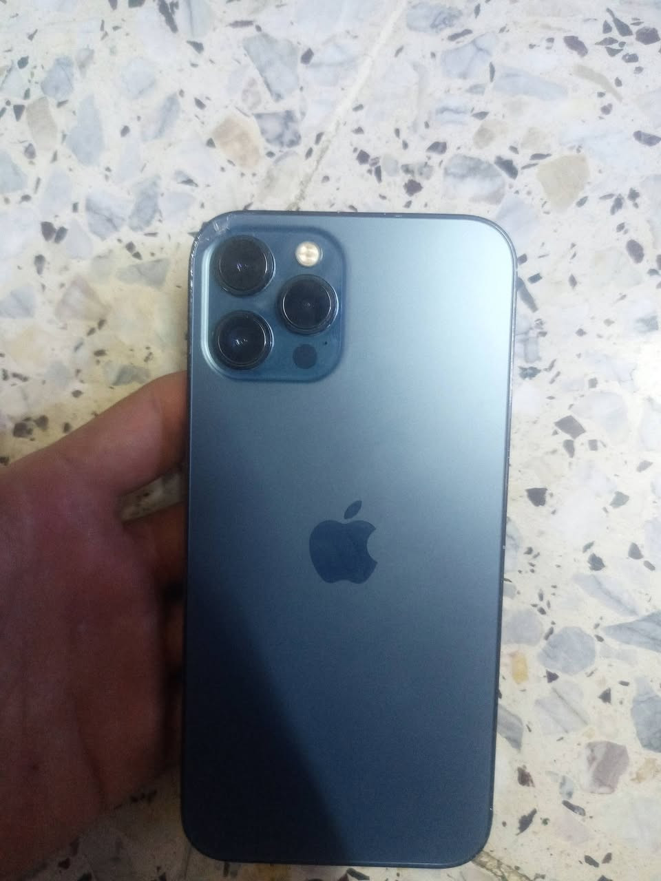 ايفون 12 pro max 
شرق اوسط 
مبدل بطاريه فقط وبي كسر بسيط موضح فوك الكامره 
سعر ٤٥٠ 
مكاني بغداد ***********

نص مكتوب في الصور:
- ٨:٢٠
- حول
- الاسم
- < iPhone
- إصدار iOS
- < 26.6
- اسم الطراز
- iPhone 12 Pro Max
- رقم الطراز
- MGDF3AA/A
- الرقم التسلسلي
- G0NFQ6VF0D56
- انتهت صلاحية التغطية
- سجل تاريخ القطع والخدمة
- الأغاني
- الفيديوهات
- الصور
- التطبيقات
- السعة
- ٢٥٦ غ.ب.
- متوفرة
- ٢٣٤,٤ غ.ب.
