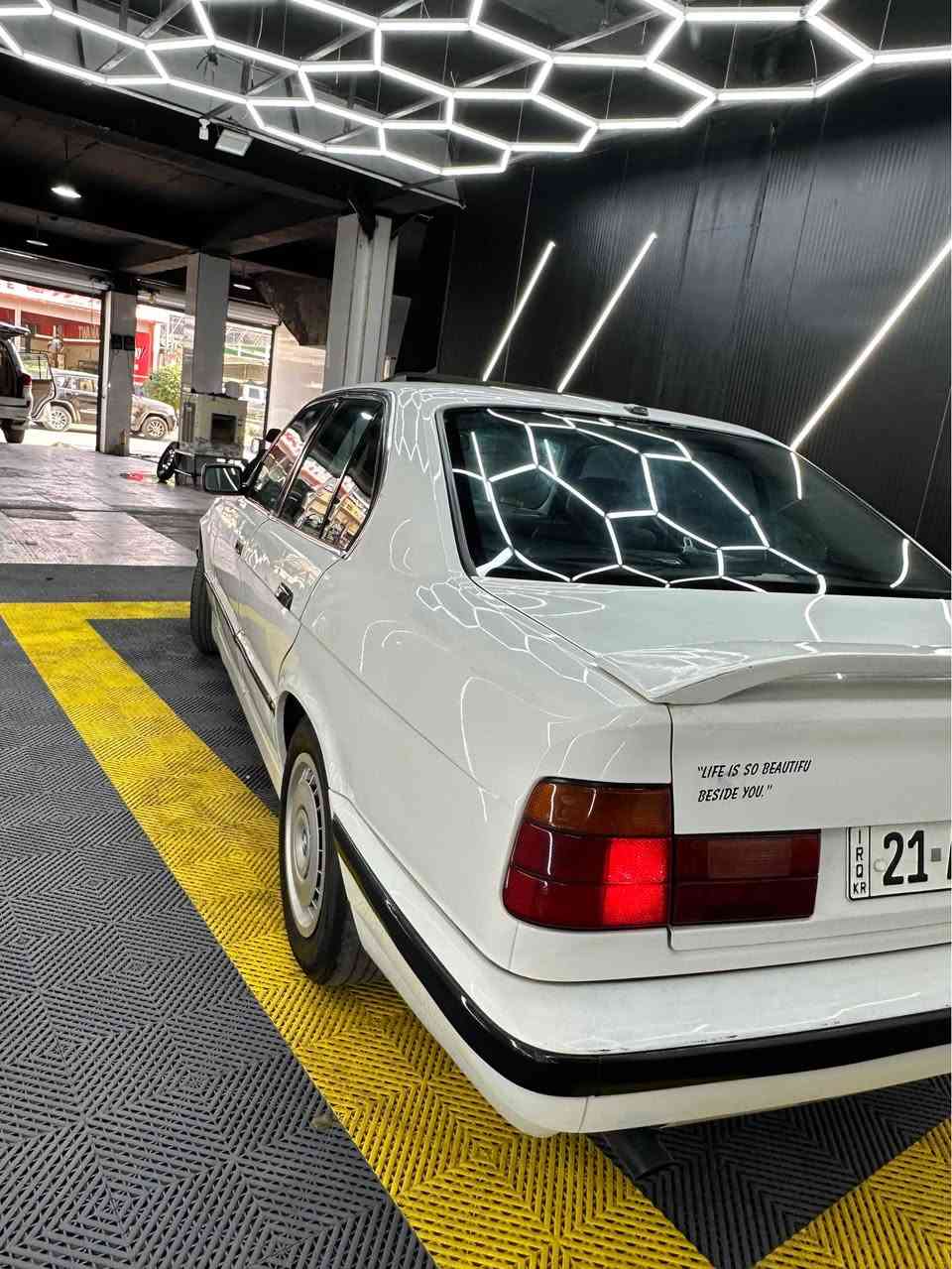 BMW1990
520گیر عادی 
بێ دەعەم بی  لێدراو 
3پارچ بۆیاغ هەیە بەز بۆ جوانی   
خایسو گیروو مەکەنەو تەقەو رەقەو کارە بای بەشەت
تەبریت سڵید  لایت ئالقە   دەبل چەک مەجە  
  سەیارەک تابڵی جوانو پاکە کامل لەسەر بیلد ماوە تەوە 
سەنەوە تا2030تازەیە 
بەشەرتی غرامەو تەحویل
شوێن رانیە
*********** رانية, السليمانية
