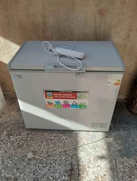 للبيع مجمدة حجم 8قدم عاطله اشتعمال سنه سعرها 60الف وبيها مجال  مكانها ...