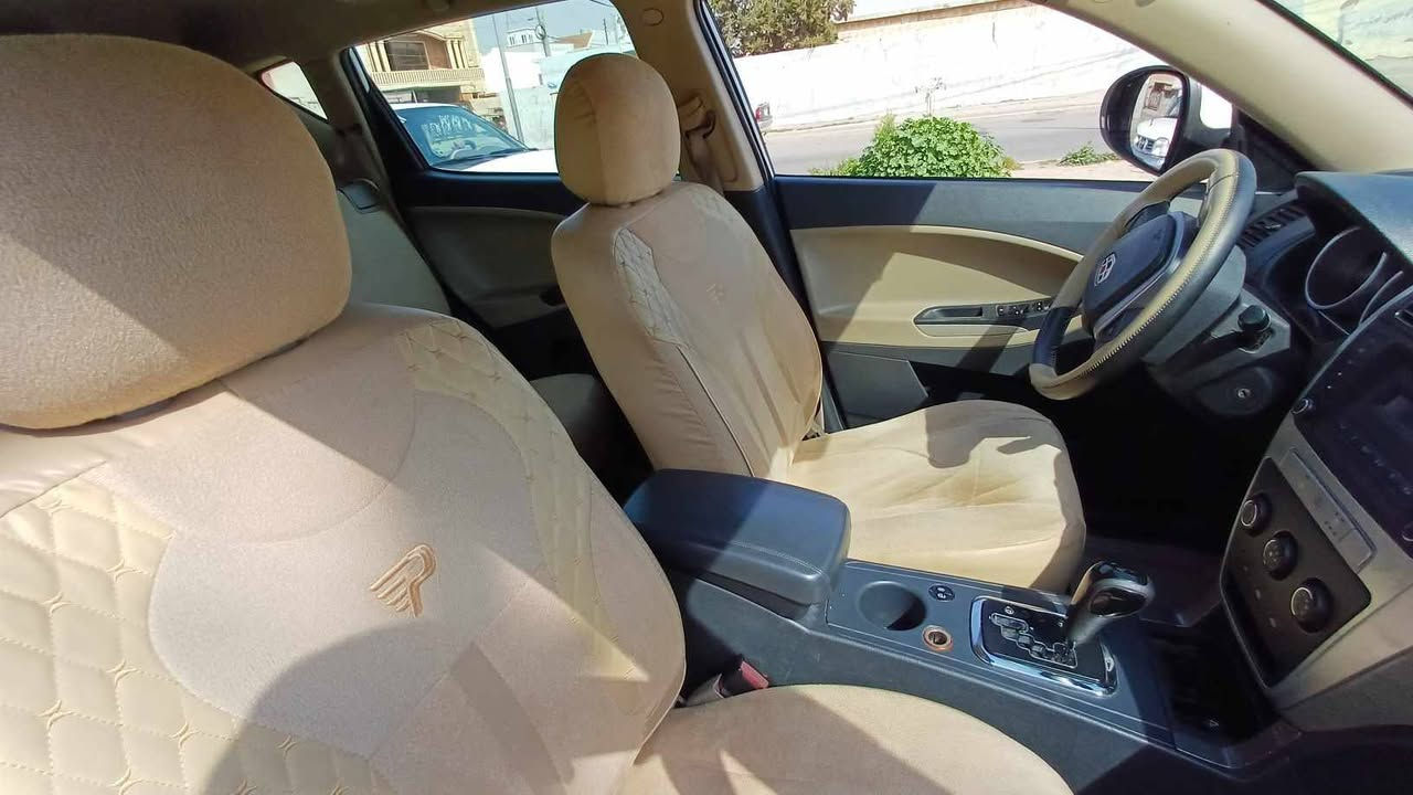 جێلی ئێم گراند GEELY EMGRAND X7
مۆدێل 2013
فوول مواسەفات  
سبوغ تەنها نیو چاملغی هەیە و ساردەکووتی نیە
گێر مەکینە بەشەر نەکرایتە
تازە توند کرایتەوە بێ کێشەیە 
ماڵی دۆستە 
سعری 80 وەرەقە و مەجالێکی کەم

***********
