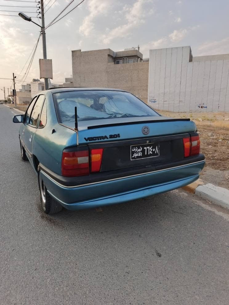 ئۆپڵ ڤیکترا مۆدێل 1991 مەکینە 20 ئاڕمی پلاستیکی سلێمانی بەشەرتی ئاڕم و ئەوەلیات و موس و بڕاوە غرامەش سەیارەکە بێ تەقەو ڕەقەیە بەس تۆزێ مەکینەی دوکەڵ ئەکات دوو جام کارەبایی قفل مەرکەزیە سڵایدی ئیش ئەکات چوار تایەیی تازەیە گێچی ناو داشغولی لایت و ئیستۆپ لایت هەموی ئیش ئەکات شوێنم سلێمانیە گۆڕینەوە ناکەم  تەنها بۆ فرۆشتنە 

سعری 25 گەڵا قوفڵێ کۆتایی 100 هەزار غرامەشی تیایە بۆت ئەگەڕێنمەوە  
ژم . *********** السليمانية, العراق
