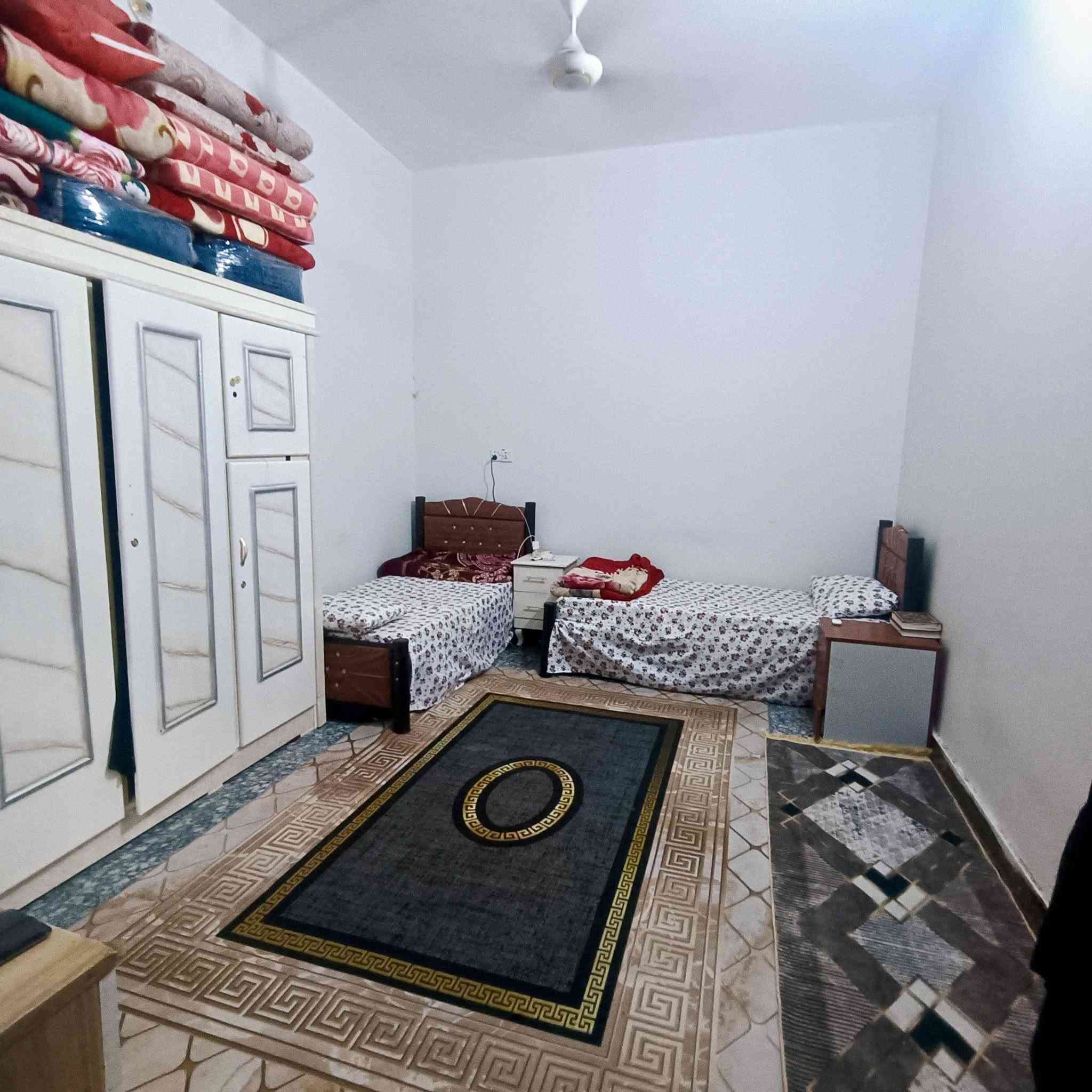 بيت زراعي بي وصل تطويب للبيع .. 
  دجين فرع محسن ابو التحوير... قريب لتقاطع الوائلي 
المساحه 200 متر.. 
غرفتين هول صاله مطبخ صحيات ديوانيه منور وترك.. 
البناء طابوق عگاده.. 
السعر 60 وبي مجال.. 
للاستفسار ***********
او زيارة مكتب الامين للعقار حي العسكري مقابل مضيف الامام علي للمناسبات..
