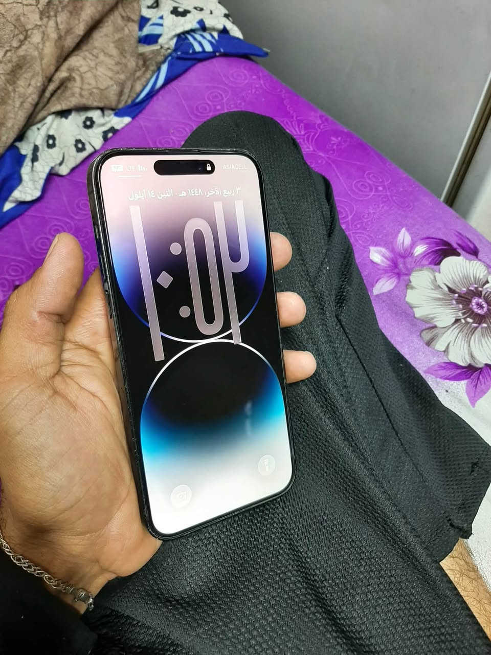 سلام عليكم آيفون ١٤ برو ماكس جهاز ممبدل بي شي  كله شغال كامرات صوت نت مخابر شحن بطاريه ٨٧ ذاكره ١٢٨مكاني بغداد
حي اور *********** متواجد خاص أو واتساب لسعر ٧٠٠ وبي مجال

نص مكتوب في الصور:
- ١٠:٥٢
- ٩٣ LTE
- حالة البطارية والشحن
- كما هو الحال مع البطاريات القابلة لإعادة الشحن، بطارية الهاتف قابلة للاستهلاك وتصبح أقل فاعلية مع الوقت. معرفة المزيد...
- الحد الأقصى للقدرة
- ٨٧٪
- هذا قياس لققدرة البطارية مقارنة بقدرتها عندما كانت جديدة. قد تتسبب القدرة المنخفضة بتقليل ساعات الاستخدام بين عملية الشحن والأخرى.
- أقصى قدرة للأداء
- ستساعد الأنظمة المضمنة في النظام والمكونات في تخفيف آثار الأداء التي قد تلاحظها أثناء التقدم الكيميائي في عمر بطارية iPhone.
- شحن البطارية المحسن
- للحد من استنزاف عمر البطارية، يتعلم الـ iPhone من عادات الشحن اليومية، بحيث ينتظر ولا يتجاوز ٨٠٪ حتى يحين موعد حاجتك إلى استخدامه.