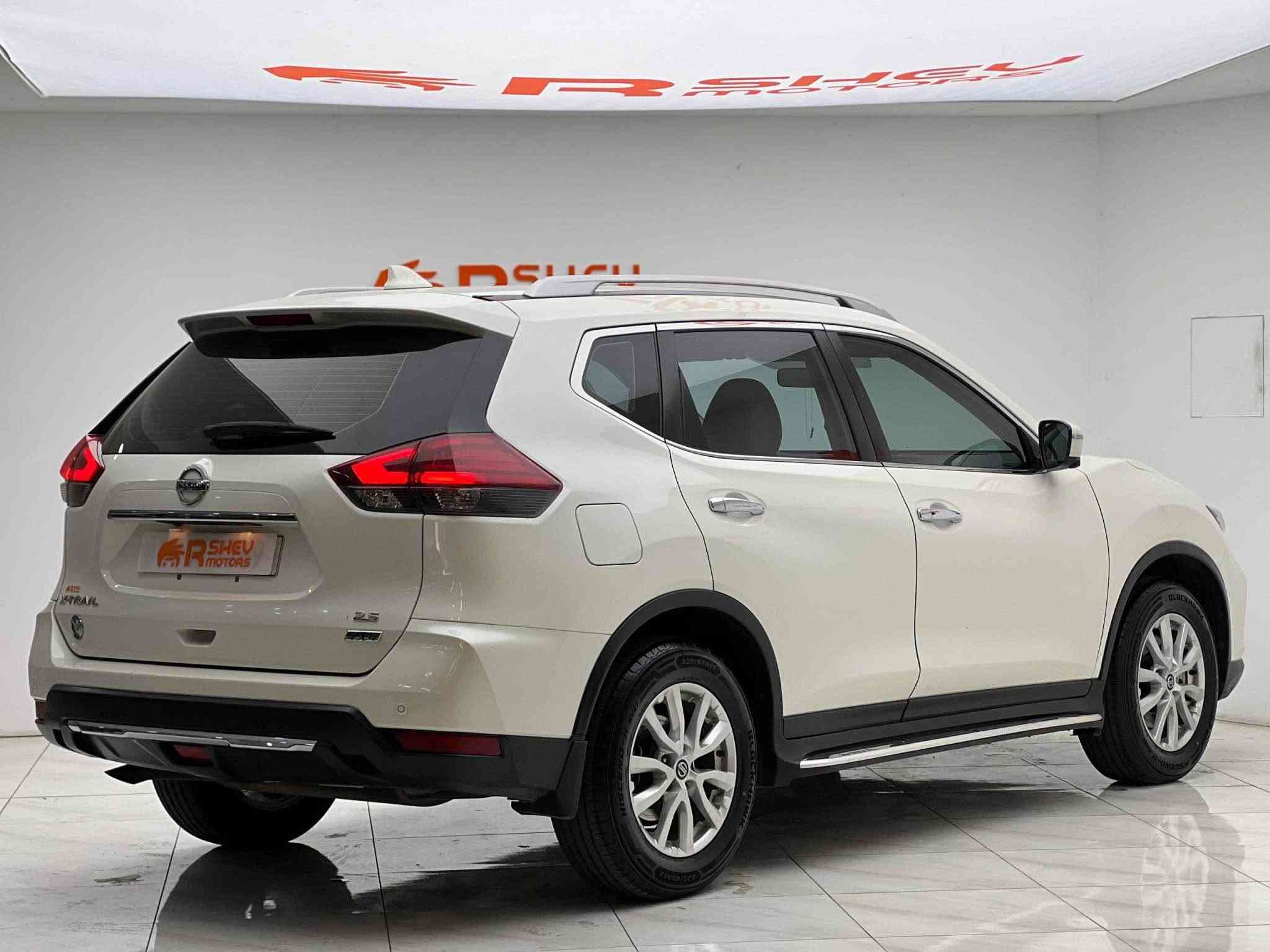 Nissan X trail 2021
نيسان اكس تريل ٢٠٢١
مواصفات :
دبل اکسل 
٥ کامیرات
بصمە تشغیل
کشنات جلد 
ثلاث صفوف مقاعد

مكينة ٤سلندر حجم ٢.٥لتر
ماشية 136,000كم
السيارة بدون صبغ و كلش نظيفة
الرقم و السنوية جديدة
رقم دهوک الدولي
مكفولة من كير و محرك وكهربائيات

ب سعر (185$) ورقة و بيها مجال 

مكان السيارة

دهوك -معرض ارشف R-Shev
رقم51 من معارض التيرمينال 

***********
*********** دهوك, العراق
