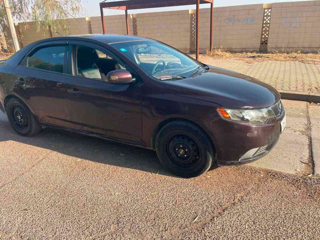 بيها صبغ باب بصف السايق 
وجنطه بدون دواخل 
سعر ٦٥ 
كير شرط )محرك ينقص 
تبريد شرط ثلج 
مكانيه صلاح الدين مجمع الدور 
سنويه جديد بسمي 
***********
