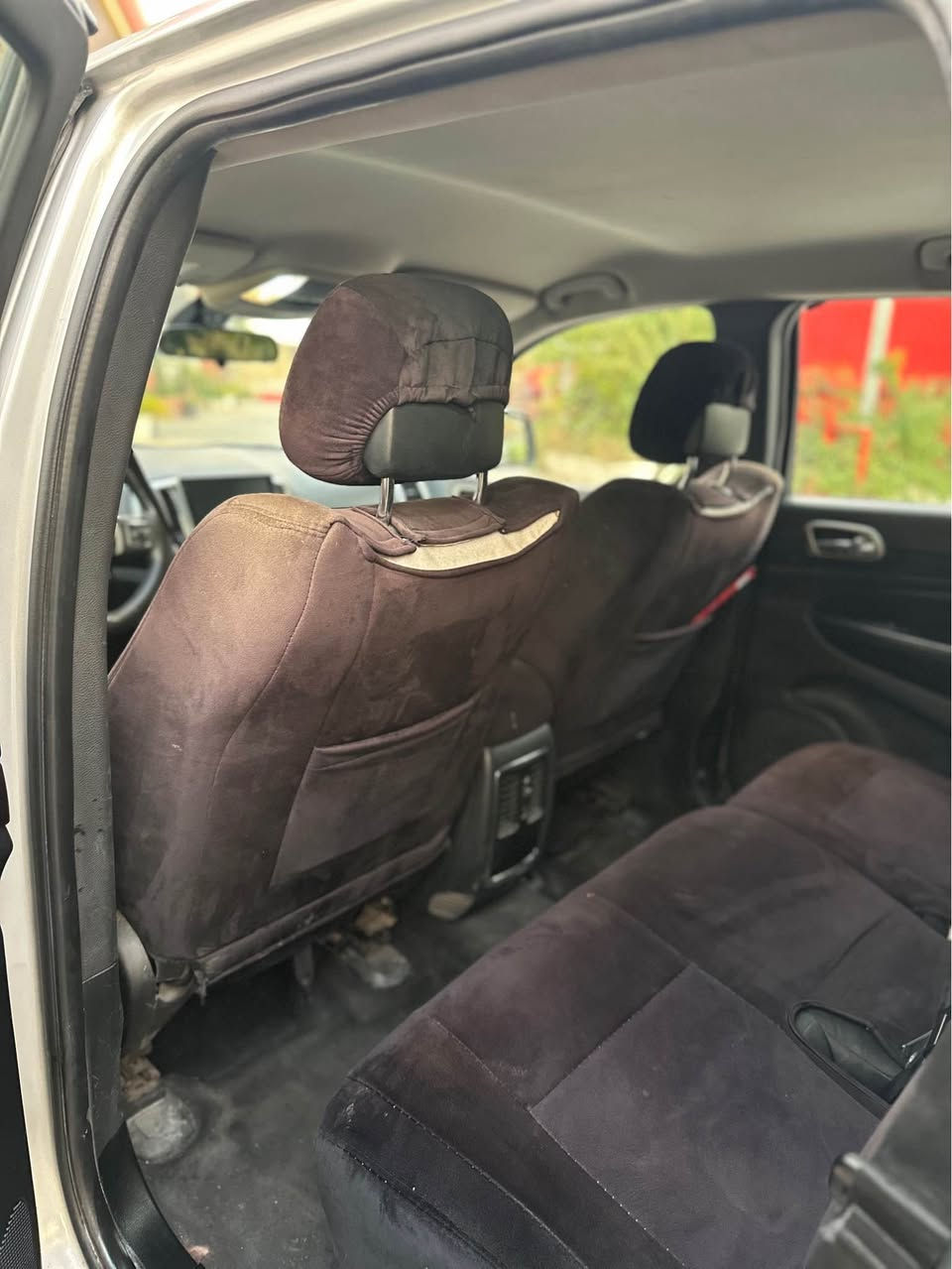Jeep laredo 2012 
ساخە سە یارەکە
یەک پارجە ی بۆیاخە
کۆدی بۆکراوە 
سە یارەکە کامل جایزە
گیرو مەکینە و کارەبای بە شەرتە
*********** رانية, السليمانية
