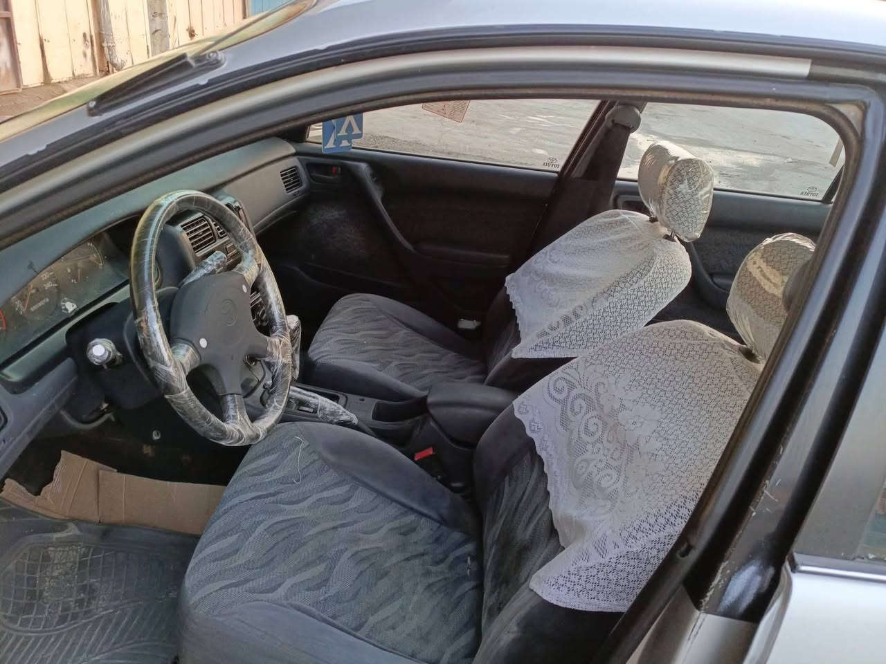 سلام عليكم للبيع كرونه موديل 1996 يسره بلاد رقم بغداد دولي بسمي مصبوغه عام جماليه بيه طخه جاملغ خلفي فقط السياره حاهزه من كلشي مكينه وكير كله جديد تخم تاير تراي وين مايعجبك سياره احله من صوره السعر 65 وبيه مجال المكان واسط قضاء الموفقيه ***********
