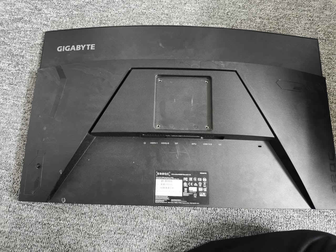 Gigabyte G32QC • ٣٢ إنش • ٢K ١٦٥Hz