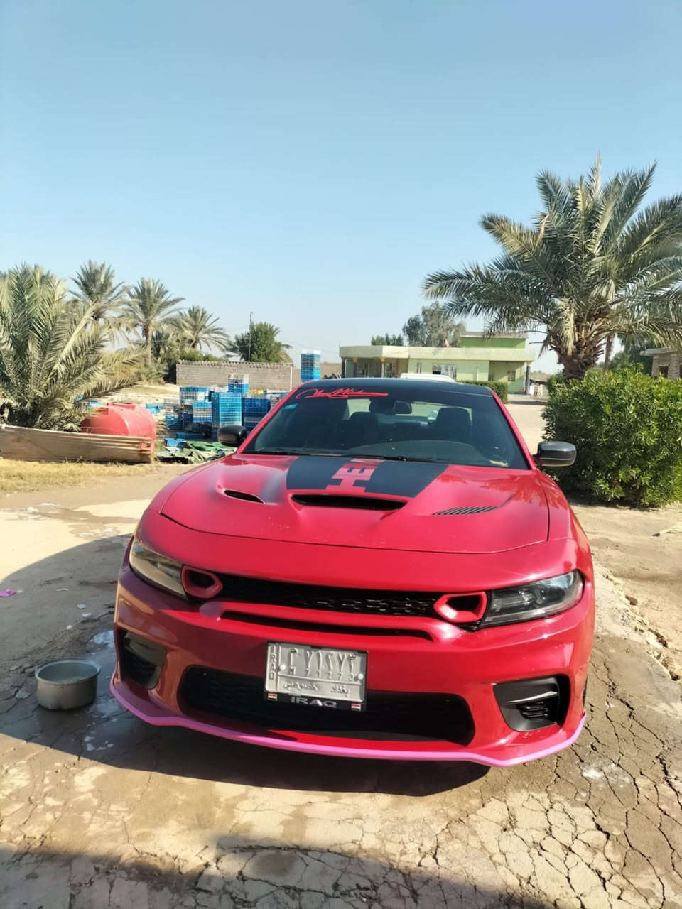 السلام عليكم جارجر للبيع موديل 2015 السياره  SXT بلاص فول مواصفات فتحه شفتات ستيرن شاشه جبيره تشغيل عن بعد  السياره لون احمر  حادث اربع قطع بدون دواخل  محرك 3600 سعر 146  و بيه مجال الرقم ***********
