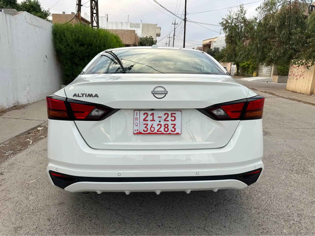 ألتيما SV • ٢٠٢٥ • ابيض ثلجي