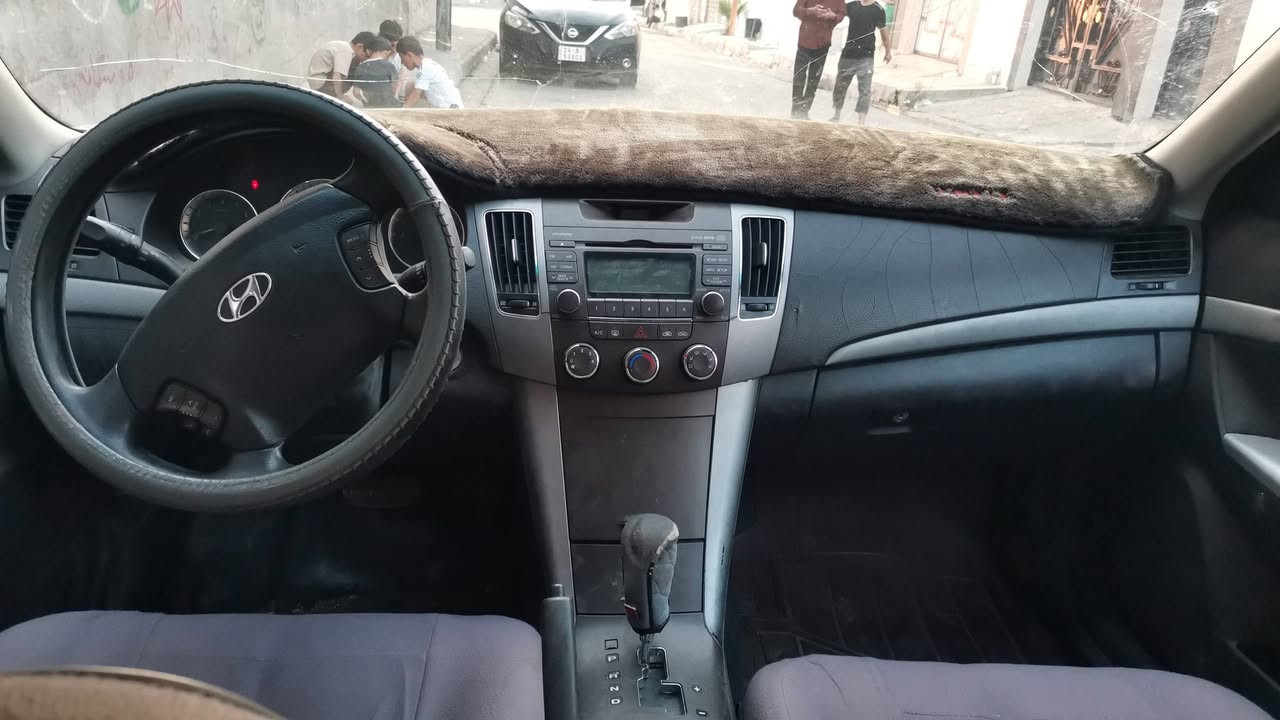 ​🚗 هيونداي سوناتا 2009 للبيع 🚗
المواصفات: خليجي  
​المحرك: 2.0 (20)  
​الرقم: دهوك (العراق)  
​الشرط: بشرط التحويل  
​الصبغ: حزام بخ  
​الحالة: نظيفة جداً كما موضح بالصور  
​💵 تفاصيل السعر:
​السعر المطلوب: 85 ورقة  
​تنزل منها غرامات بقيمة 7 أوراق  
​السعر الصافي المطلوب: 78 ورقة (7,800$) وبها مجال بسيط  
​📱 للتواصل والواتساب: ***********
