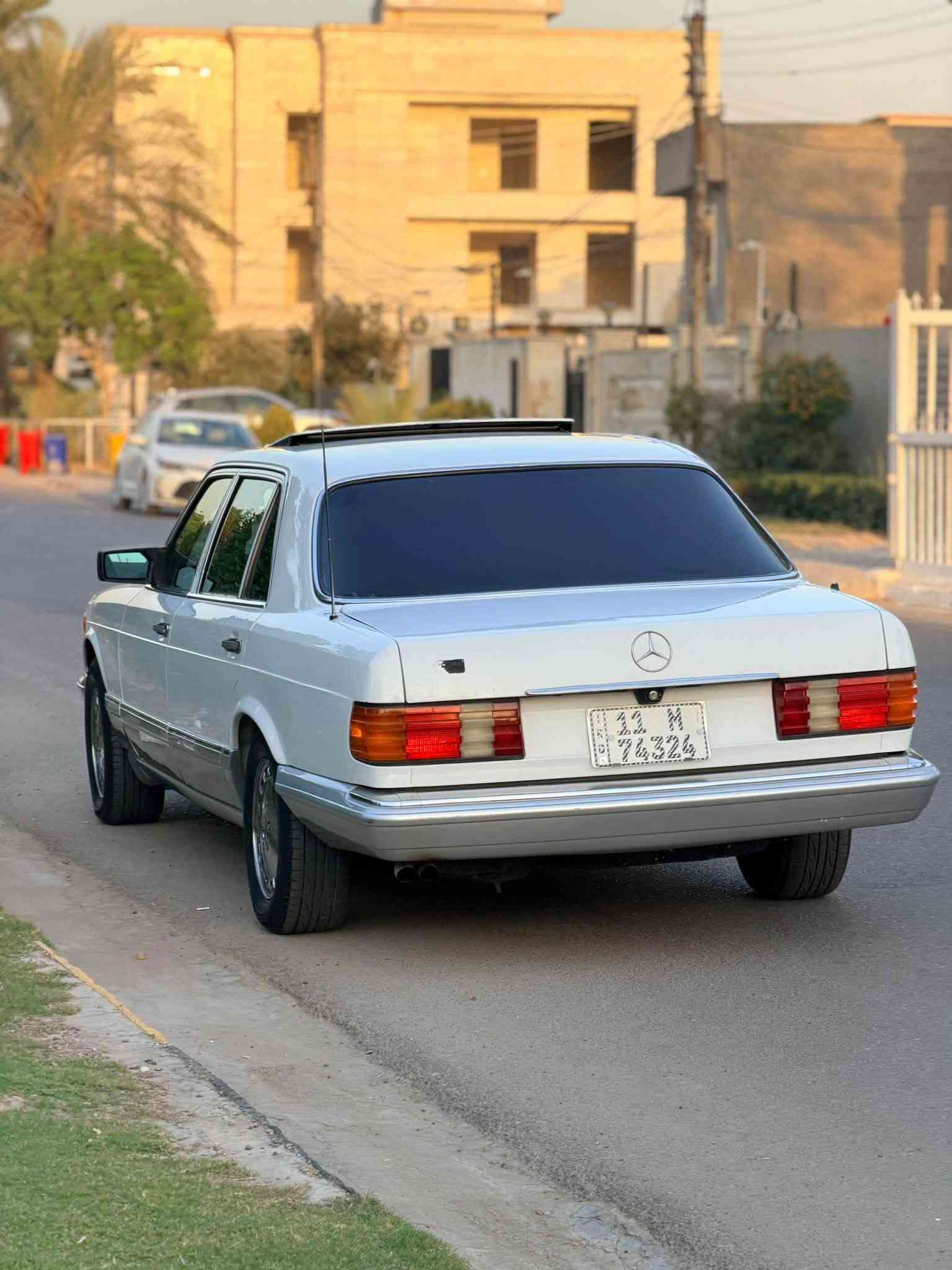 فقط للبيع.💪W126🧿300se 🇩🇪 وارد يابان اصيل 🔥💥🔥
، فخر الصناعة الألمانية . Top Germany 🇩🇪 
                                  
فخامه للبيع  واحد من أجدد رئاسي 
حجم (300se) فول مواصفات باب  قصير بلادي لون  أبيض وارد يابان موديل1988بلادي رقم بغداد انگليزي.
1-كروز سرعة.
2-دبل هورن دبل فیتبمب. 
3-أريل كهرباء. 
4-سلايت طكتين .
5-برده كهرباء.
6-كشنات كهرباء و هيتر.
7-دركة ستيرن أرباك و كهرباء. 
8-جام بيبان 4كهرباء .
9-غرفة مخمل احمر و صاجات مشطب بلاد.
10-فخامه ماشيه128 حقيقي 
حقيقي 🔥 بشرط.
11- مسجل و راديو شرکە مرسیدس- بینز .
13-اثنين سيوجات شركه ويا جلد سويج شركة بلادي
 مواصفات فخامه باقي على وضع شركه ألان سياره فقط للبيع .

ملاحضه سياره معمره بدون قطره معجون بدون سمكره بس صبغ تعمير 

مكان سياره بغداد حي الجامعه 

السعر 98 وبيها مجال 

***********
