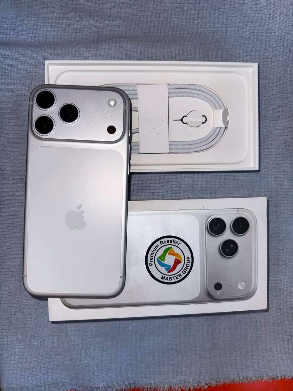 Apple iPhone 17 Pro max Master
256 GB
بطارية 100%🔋
الجهاز مشحون 6 مرات فقط 
مفتوح قبل سبوع 
الضمان Master Store
ويا كفر من ابل اخذته 100 الف 
الجهاز بعده جديد 
السعر مع الكفر انتبه مع الكفر مليونين قفل
2,000
بدون الكفر الاصلي 1,950 مع العلم وياك لاصق اصلي ولاصق عدسات 

وشادلة لزكة ولله العظيم سعره 50 مع لاصق كامرات 10وهذني مجاني جهاز 

وايضا كافة الوصولات مال ماستر موجوده ولاصق والعدسات

*********** عنوان زيونة 
الاسعار مبيه اي مجال
