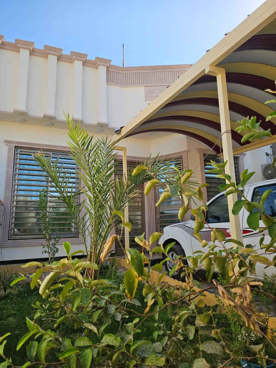 🏡 بيت للبيع – فرصة مميزة للسكن 🏡

📐 المساحة: 200 متر مربع
📜 النوع: طابو زراعي عراقي – سند 25
✅ وكالة ونسخة من الطابو متوفرة

مواصفات البيت:

🔹 غرفتان نوم
🔹 ديوانية
🔹 صالة
🔹 مطبخ
🔹 صحيات داخلية وخارجية
🔹 كراج

✨ البيت شغل درجة أولى من جميع النواحي
✨ فارغ وجاهز للسكن مباشرة
✨ جميع الخدمات متوفرة

📍 الموقع:
البصرة – أبي الخصيب – السبليات الغربية
قرب تقاطع حي العسكري وشارع المحكمة
على طريق الصحراء مقابل معرض الراشد

🚗 شارع 10 متر
🚗 يبعد عن الشارع الرئيسي حوالي 30 متر فقط

💰 السعر: 130 مليون دينار عراقي
🔹 قابل للتفاوض مع الجادين

📞 للاستفسار:
أبو مهدي
***********

#عقارات_البصرة #ابي_الخصيب #بيت_للبيع #فرصة_سكن
