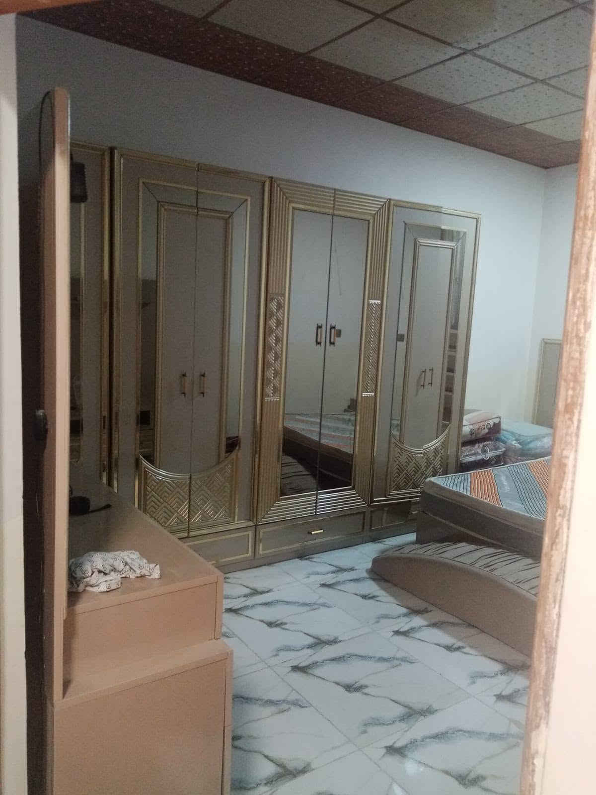للبيع  غرفه 11 قطعه جديده بمعنى الكلمه ممستخدمه سعرها جوه سوك مليون ونص وياها دوشك ضغط الاصلي هديه 

*********** فقط واتساب 

*********** اتصال
