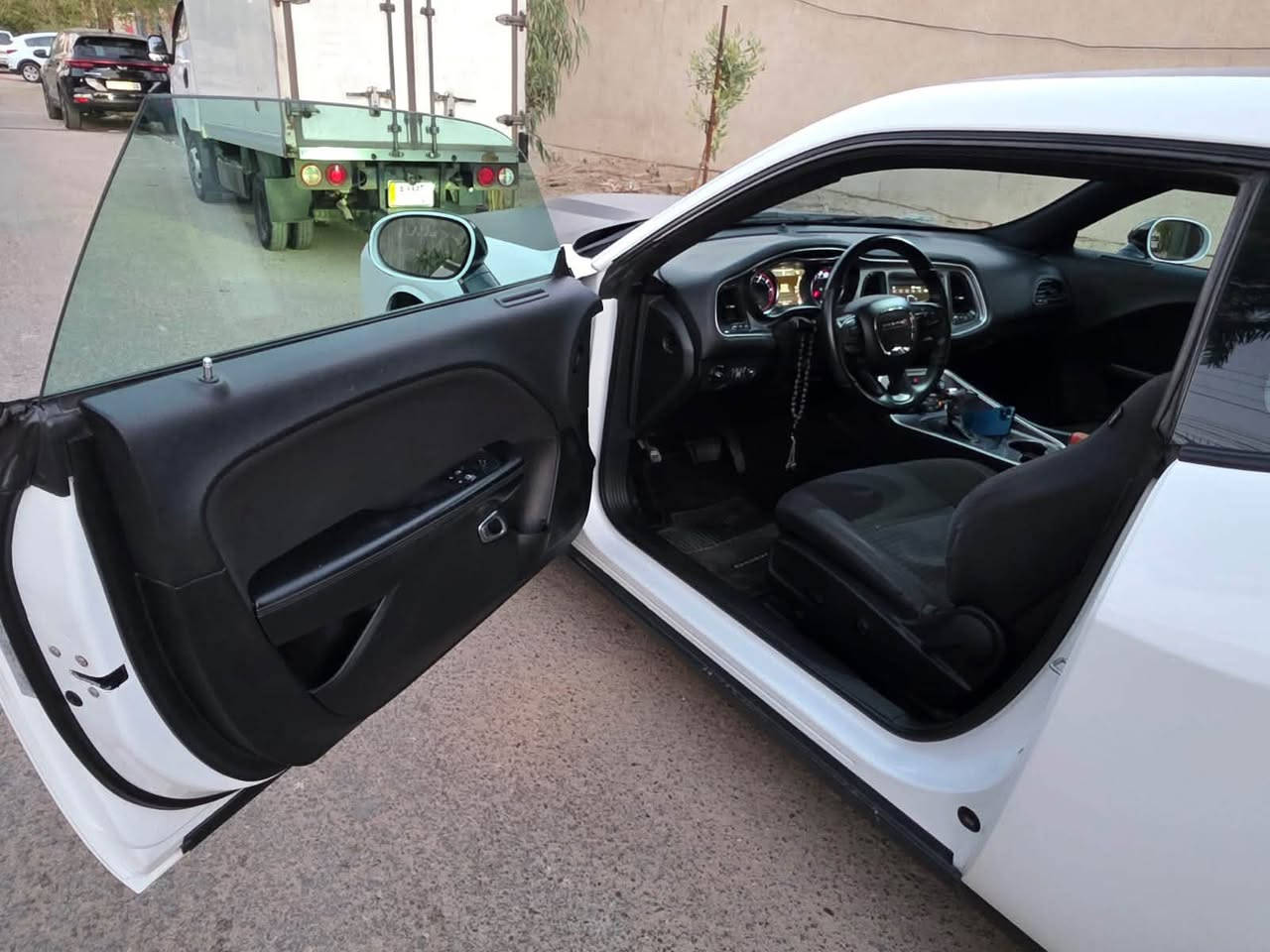 بسم الله الرحمن الرحيم
((السونار بالمنشور صور الحادث بالمنشور)) 
دوج جالنجر SXT تو ويل 2019 محرك 3600
رقم اربيل بأسمي يعني تحويل ثاني يوم
*مواصفات:
بصمة تشغيل
شاشة وسط كاربلي بلادي
كامرا خلفية
شفتات استيرن
حجر بيئة بلادي
لايتات زنون
ويل حجم 20
تخم تاير جديد
دهن امزويل كله ابدللها
السيارة ماشية 85 الف
السعر138 وبيها مجال
مكاني بغداد حي العامل
***********
