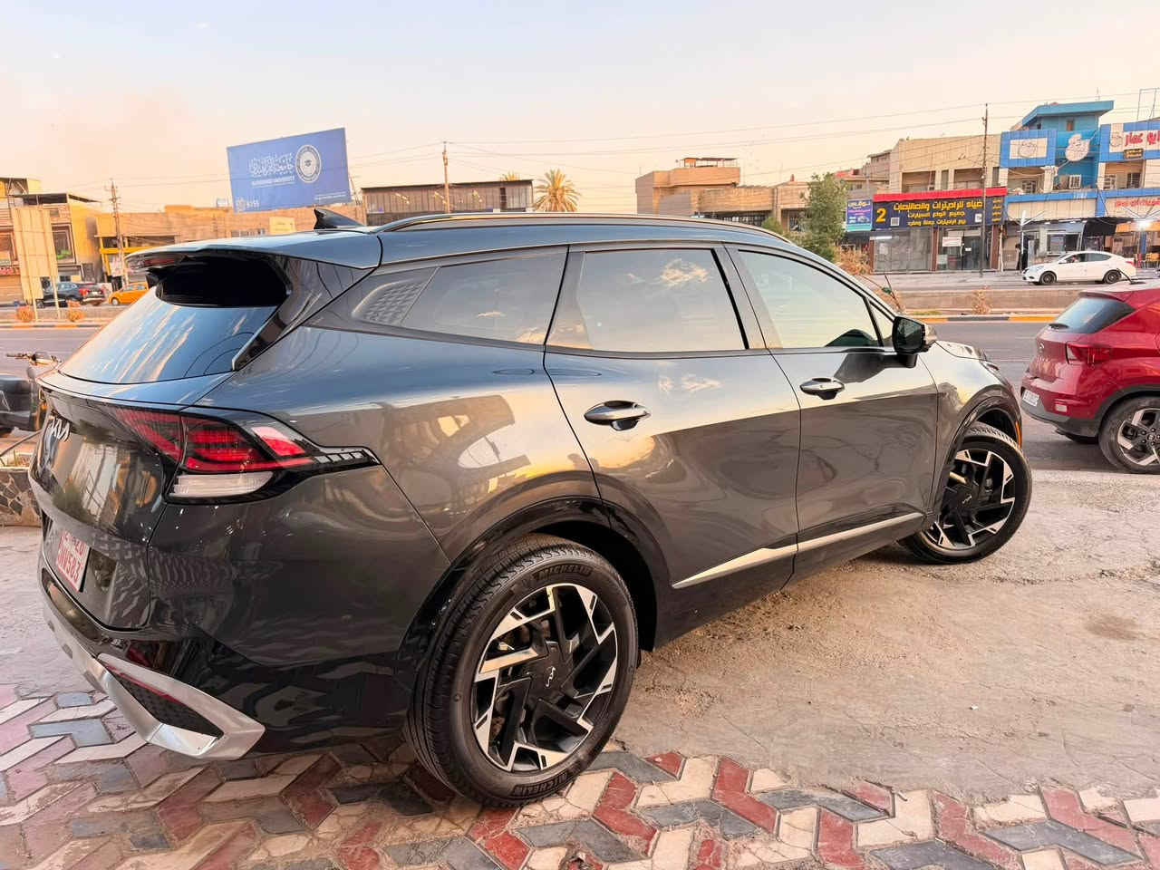 🔥 كيا سبورتاج SX PRESTIGE 2024 🔥

🚘 فول مواصفات | مواصفات عالية جداً

❤️ داخلية أحمر فخمة
🔊 نظام صوت Harman Kardon
📷 5 كاميرات
❄️🔥 كشنات تبريد وتدفئة
👁️ نظام النقطة العمياء
🛋️ كشنات جلد
📱 شاشة وسطية كبيرة + أنظمة ترفيه واتصال
🔑 تشغيل بصمة / دخول ذكي
⚡ تشغيل عن بُعد
🚨 حساسات أمامية وخلفية
🛡️ أنظمة أمان ومساعدة للسائق
🌙 إضاءة داخلية
🛞 جنوط ألمنيوم
💡 LED أمامي وخلفي
📐 فتحة سقف بانورامية
🌡️ تحكم أوتوماتيك بالمناخ
📱 Apple CarPlay & Android Auto
🅿️ أنظمة مساعدة للركن

✨ الحالة: بدون قطرة صبغ
❄️ فقط بارد بسيط بالجاملغ الأيمن

💵السعر اتصل وتدلل

📍 العنوان: الجادرية
📞 ***********
📲 متواجد واتساب

🔥 سيارة نظيفة جداً وتستحق المشاهدة 🔥
