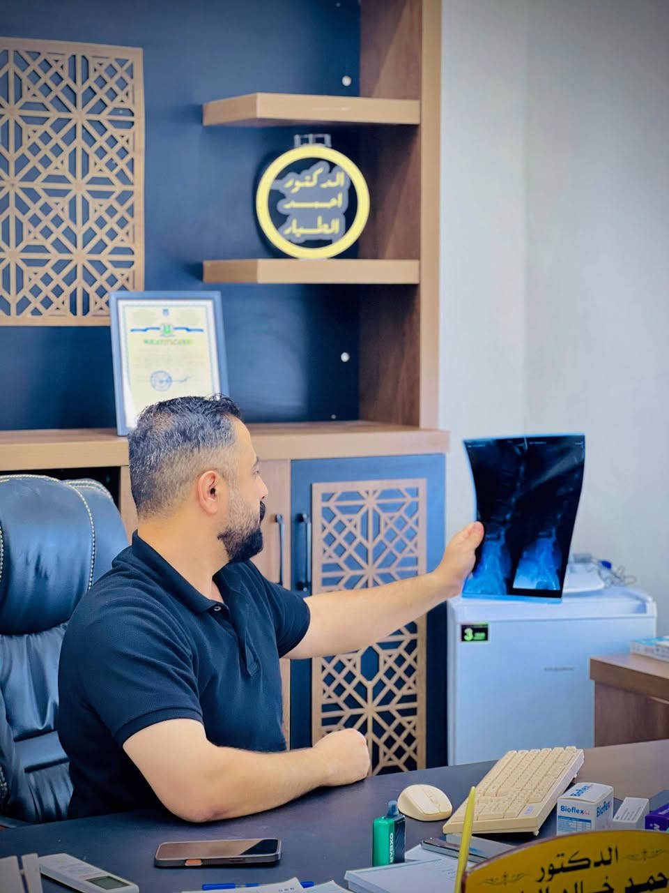 يتواجد كل ايام الاسبوع العصر
#الدكتور_أحمد_الطيار يتواجد كل ايام الاسبوع مساءً
#طبيب في أختصاص جراحة العظام والكسور والمفاصل

نقدم لكم رعاية طبية متكاملة بأحدث الأساليب العلاجية للحالات التالية:

العمود الفقري: معالجة أمراض الفقرات وآلام الرقبة والانزلاق الغضروفي.

المفاصل والروماتيزم: علاج كافة آلام المفاصل والتهابات الروماتيزم المزمنة.

الإصابات الرياضية: علاج تمزق الرباط الصليبي وإصابات الركبة.

الحالات العصبية العضلية: معالجة عرق النسا وتشنجات العضلات الحادة.

📍 معلومات التواجد والحجز:

العيادة: الحويجة - شارع الأطباء - مجمع الكندي الطبي.

الدوام الرسمي: متواجدون لخدمتكم جميع أيام الأسبوع.

الدوام الصباحي: في مستشفى الحويجة العام.

📞 للحجز والاستفسار:

يمكنكم التواصل عبر الرقم التالي
***********
