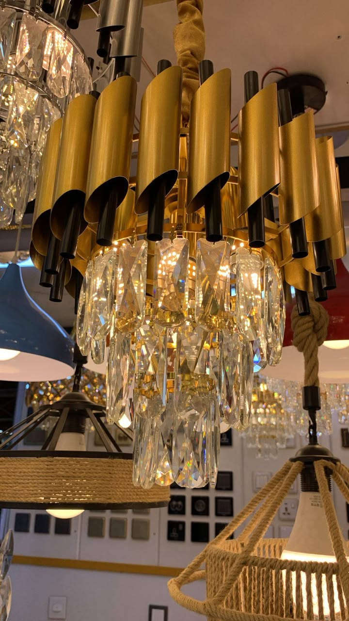 ✨ ثريا للبيت ✨
🖤 بوري أسود + بوري ذهبي + بوري فضي + بوري جوزي
📏 القطر: 30 سم
💰 سعر الزوج: 80 ألف فقط
📍 العنوان: الناصرية 
🚚 متوفر توصيل داخل الناصرية
🔧 متوفر شد وتركيب الثريات
📞 للاستفسار والحجز: ***********
