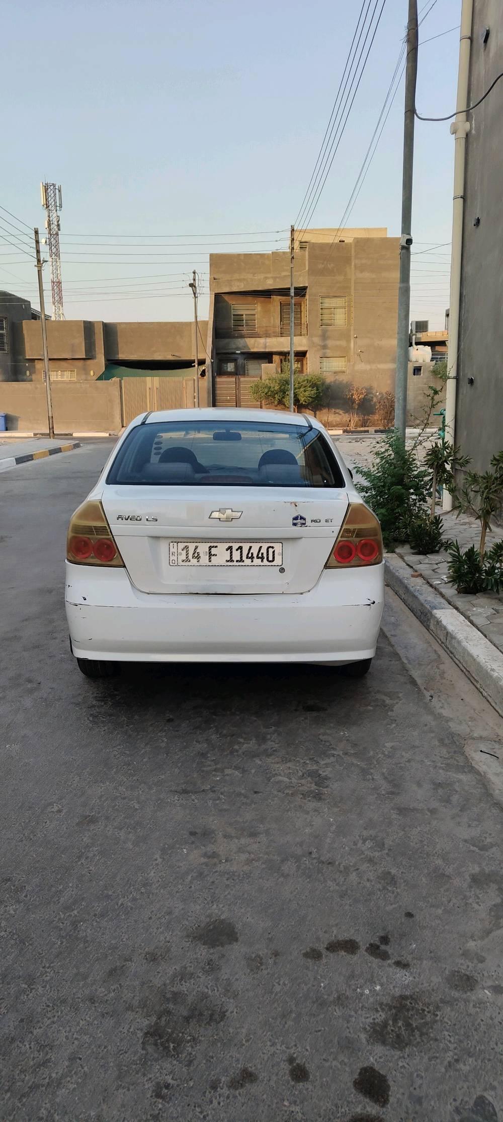 *للبيع افيو وارد خليجي 🚗*

*المواصفات:*
- الموديل: 2009
- المحرك والكير: اوتوماتيك بحالة جيدة جداً
- التبريد شغال
- اللون: ابيض
- الرقم: انكليزي باسمي وتحويل ثاني يوم مضمون
- العنوان: البصرة - ابو الخصيب

السيارة نظيفة ، محرك وكير مكفولات،السياره فقط تحتاج بعض الترتيبات البسيطة على ايدك.

*السعر: 50 ورقة وبيها مجال حك الجية للشراي
للاستفسار مراسلة خاص

-