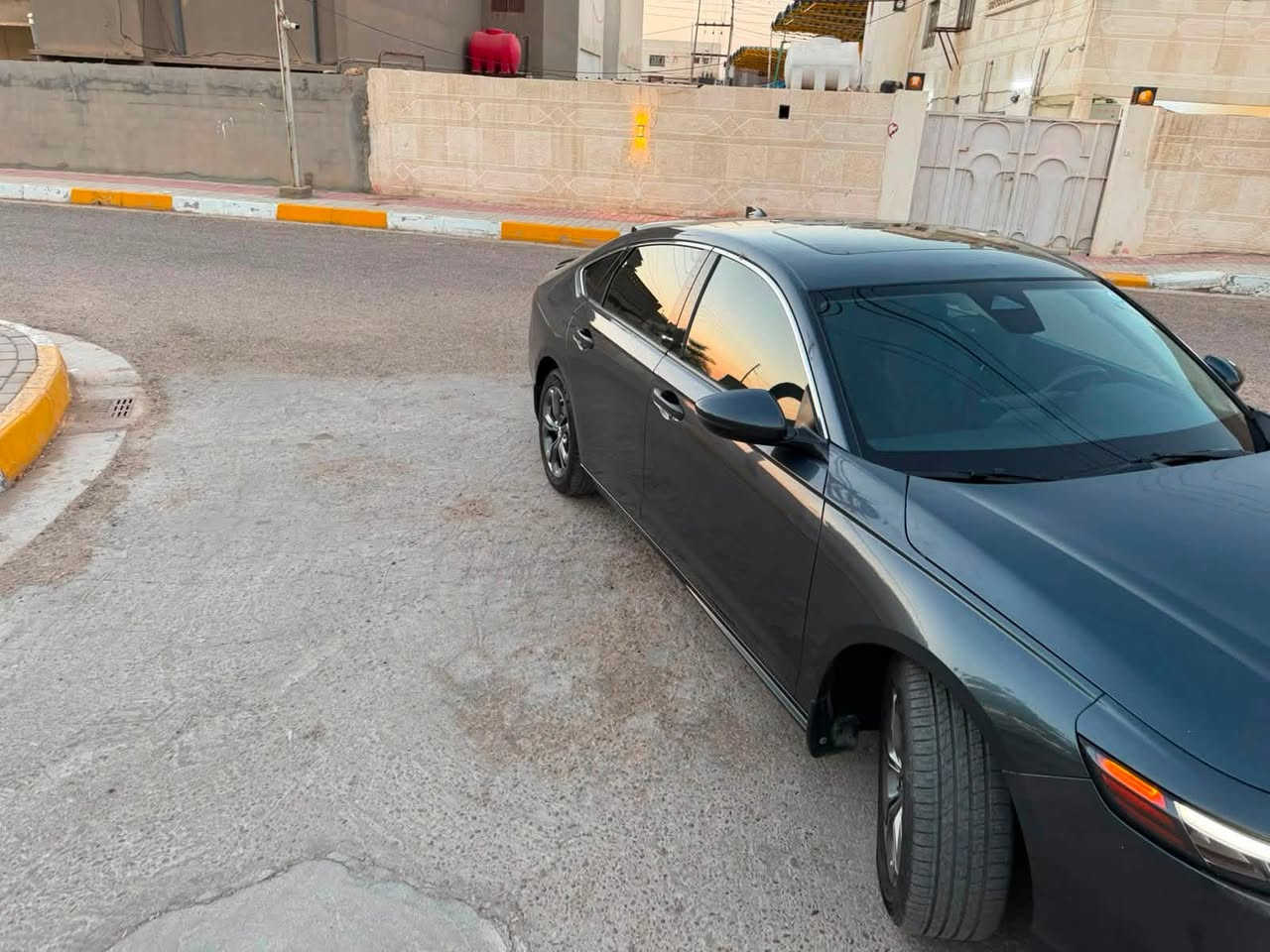 السلام عليكم للبيع هوندا اكورد هايبرد

موديل 2024 رقم بغداد الدولي بأسمي فئة EXL مواصفات: مكينة 4 سلندر 2000 فتحه سقف / رادارات أمامية وخلفية وجانبيه/ كراسي كهربائية / تشغيل عن بعد/ فول تحكم ستيرن/ تحديد مسار /سايد بريك كهرباء / مقاعد أمامية تدفئة فقط /إشارة مراية جانبية / ذاكرة خزن ميموري لكرسي السائق / غرفة السيارة جلد اصلي /شفتات ستيرن للتحكم بالكير العادي
بجم كبس
الضرر: جاملق وباب سايق ايرباك برده فقط الباب والجاملق 
ومرجعات ابلادي نفس لون
***********
السعر 210
