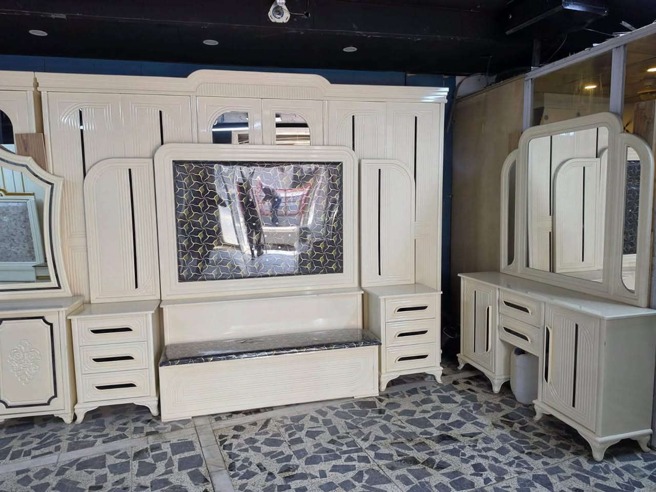 غرف  شغل عراقي من الدرجه الوسط الثكيل 

للحجز واتساب ***********
