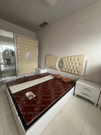 غرفة نوم • مستعملة • عليها مجال