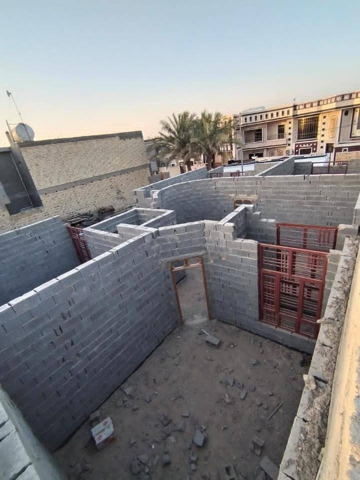 ​✨ فرصة استثمارية / بيت للبيع في حي جبيل
يتوفر بيت للبيع في موقع ممتاز:
​الموقع: حي جبيل - قرب جامع معاوية.
​المساحة الإجمالية: 200 متر مربع.
​الواجهة: 10 متر | النزال: 20 متر.
​تفاصيل البناء: بناء بلوك مكتمل حتى الطابق الأول (غير مسقف)، ويحتوي على الأبواب والشبابيك.

السعر 85 وبي مجال 

يرهم مراوس ببيت كامل ومساحه اقل 

​الوضع القانوني: طابو صرف مناصفة.
​📩 للتواصل ومعاينة العقار: يرجى الاتصال على الرقم [***********] أو المراسلة عبر الواتساب.
