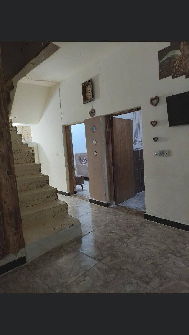 دار سكن للبيع مساحته 128م (6* 21)م طابق واحد
يحتوي على صاله ومطبخ وصحيات وغرفة نوم وحولي ومنور الارضيه بورسلين والدار له مدخلين وكراج سياره بناء طابوق 🧱 
العنوان: بغداد- أبو غريب - خرنابات - مقابل مجمع الزيتون السكني 
السعر / 100 مليون وبيه مجال 
للأستفسار أكثر يرجى الأتصال على الارقام التاليه
***********
***********
مكتب الديار للوساطه العقارية بأدارة (أبو عمر الزوبعي)
عمولة المكتب 1 ٪
