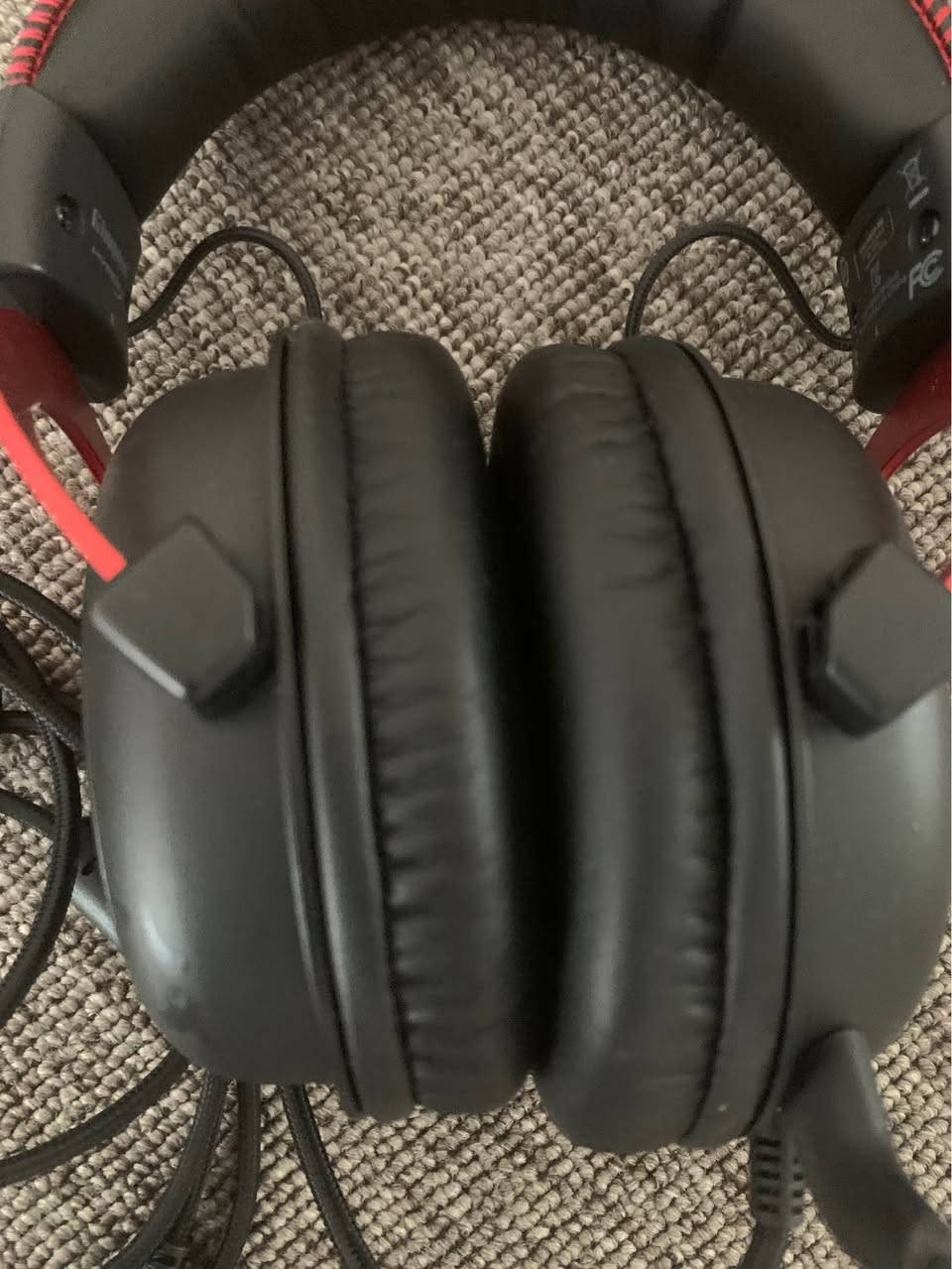 🎧 HyperX Cloud II - original European stock! 🎧
هێدفۆنی گەیمینگی ڕەسەنی ئۆرجیناڵ!
✨ بارودۆخ: سفر و نوێیە (تەنها کارتۆنی لەگەڵدا نییە).
🔥 تایبەتمەندییەکان:  
 ڕوونی دەنگی بێوێنە و تایبەتمەندی 7.1 Surround Sound  
 مایکی پاک و ڕوون بە قابلیت ڕاگرتنی شووشەی دەنگ (Noise Cancelling)
 پێکهاتەی بەهێزی ئەلەمنیۆم و مایک و کەیبڵ و کارتی USB دەنگی لەگەڵدایە  
 گونجاوە بۆ PC, PS4, PS5, Xbox و مۆبایل
📍 شوێن: هەولێر:
🎧 سماعة جيمنج HyperX Cloud II - أصلية أوروبي! 🎧
✨ الحالة: جديدة تماماً (بدون كرتونة / أوبن بوكس).
🔥 المميزات:  
 صوت محيطي 7.1 نقي جداً ومثالي للألعاب  
 مايك عازل للضوضاء قابل للفصل
 تصميم مريح وقوي مع كارت الصوت USB الأصلي  
 متوافقة مع PC, PS4, PS5, Xbox والموبايل
📍 الموقع: أربيل
]
English:
🎧 HyperX Cloud II Gaming Headset - Original European Stock! 🎧
✨ Condition: Brand new (Open Box / Without box).
🔥 Features:  
 Premium audio quality with 7.1 Virtual Surround Sound  
 Detachable noise-cancelling microphone
 Extremely comfortable headband and memory foam ear cushions
 Includes the original USB audio control box  
 Compatible with PC, PS4, PS5, Xbox, and Mobile
📍 Location: Erbil أربيل, العراق
