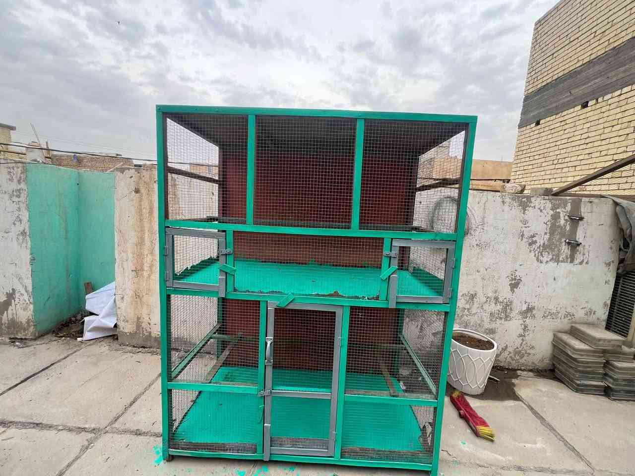 قفص خانتين • ١٥٠×١٢٥×٦٠سم • نظيف