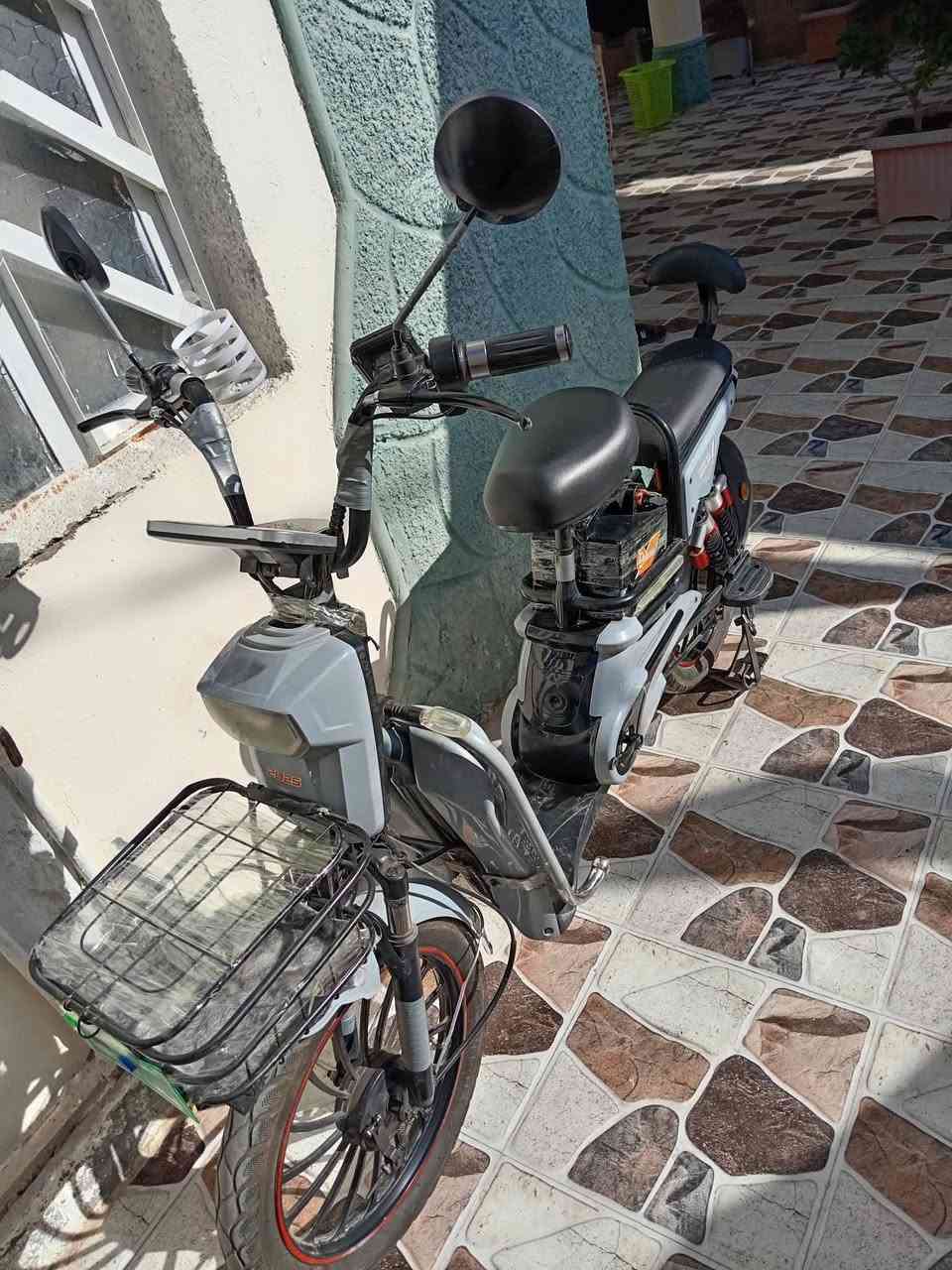 السلام عليكم باسكل شحن للبيع موديل 2025 حجم 20 مستعمل ثلاثة أشهر كلشي مابيه اخو الجديد دسك ابريك خلفي دبل إشارة اربع سرع سرعته الحقيقية 80 وخمس بطاريات 16 أمبير الشراي خلي يراسلني خاص او على *********** واتساب
