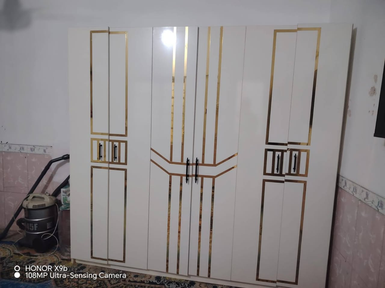غرفة تركية سعرها 300 الف 
كاونتر سعره 150 الف 
ملاحظة السنك مرمر 

حي الغدير قرب حديقة الياسمين 

***********

نص مكتوب في الصور:
- HONOR X9b
- 108MP Ultra-Sensing Camera
- O HONOR X9b 108MP Ultra-Sensing Camera
