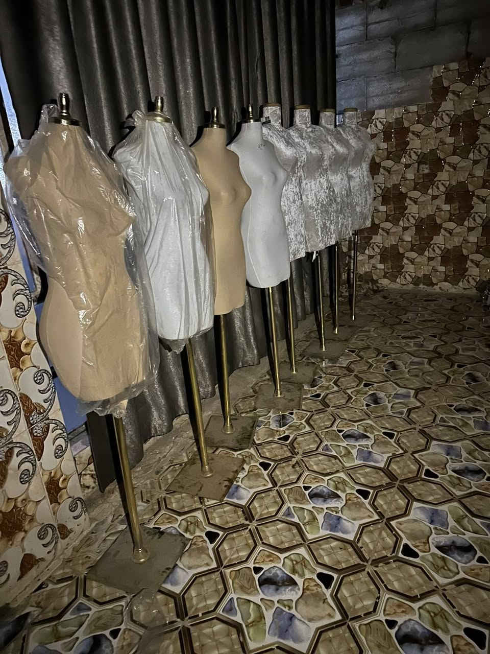 السلام عليكم ملكانات البيع
اربعه نحت وأربعة عاديات ابيع شلع 
المكان بغداد تقاطع النهروان التواصل 
على الرقم ***********انتصل ودلل
