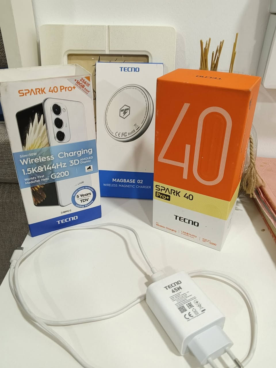 Tecno Spark 40 Pro+/تكنو سبارك 40 برو باص
موصفات 
شحن واير لس 30واط 
وشاحنة تايب سي 45 واط 
بطارية 5200
شاشة مقوسة تدعم 144 هيرتز
ببجي يشغل 60 فريم 
لون دايمون 
صار بيه فطر بل كلاس فا بدلت شاشة من شركة شاشة اصلي وشرط 
العنوان موصل ايسر 
*********** بيه واتساب 
ادفع سعرك أو مراوس حسب القناعة
