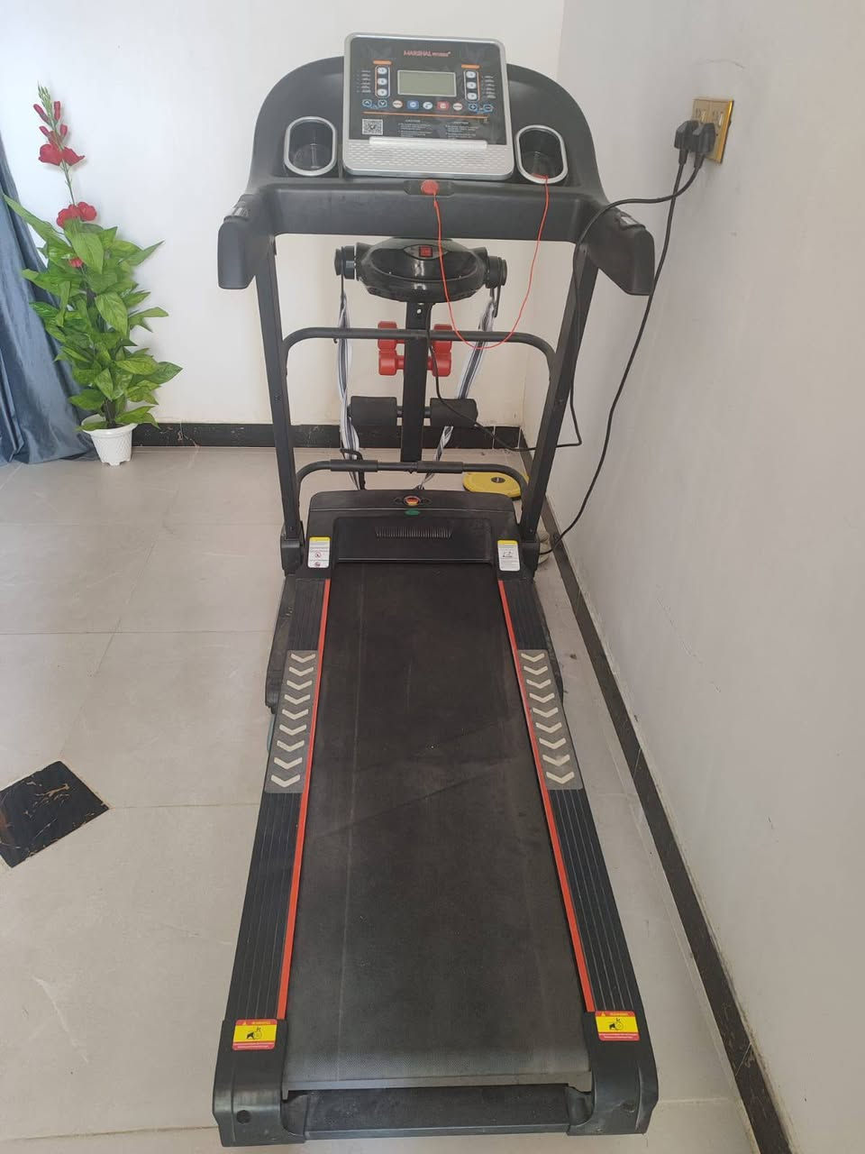 جهاز جري استعمال قليل شهر نوعية اصليه يحمل وزن 140حجم كببر فول اتوماتيك السعر500لاستفسارالاتصال على الرقم ***********
