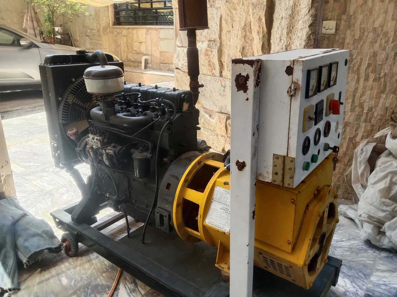 السلام عليكم 
مولدة بيركنز نظيفه جدا 37.5 kv استعمال قليل جدا كال بيت 
السعر ٢٥ ورقه قابل للتفاوض العنوان حله شارع ٦٠ مجاور مجمع الرافدين الطبي
للاستفسار ***********
