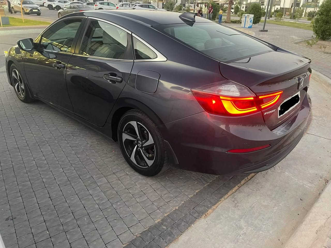 السلام عليكم 
هوندا إنسايت هايبرد موديل 22 فئه EX 
ماشيه 111.989الف كيلو 
المقاعد :شامواه 
لون :نيلي 
محرك 1.5 /4سلندر 
رقم بغداد 
حادثها قطعتين سونار موجود بل منشور 
سعر :13.000$ بيها مجال اتصل تدلل تشلع عيوني 
عنوان :بغداد مجمع البدور *********** بغداد, العراق
