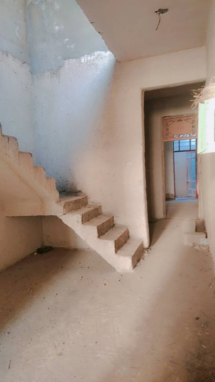 السلام عليكم
بيت للبيع مساحة 100 متر يحتوي على استقبال + صالة +مطبخ + غرفة نوم +بيتونة يحتوي على سطحين + نقص البيت كاشي أرضية فقط // البيت بسمي / مكان البيت المحمودية حي المراتب / السعر 48 مليون وبي مجال قليل الشراي يتصل *********** /// *********** بيهن واتساب
