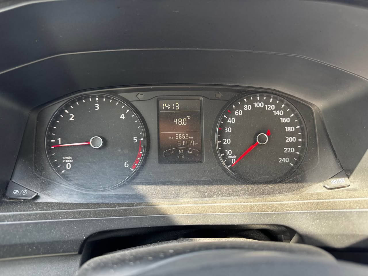 فولكسفاكن فان ترانسبورتر 
حمل ١ طن رقم اصفر اربيل 
موديل 2016
محرك 2.0 توربو گاز
ماشيه 89,000 km 
مواصفات كير عادي جام اوتوماتيك 
كير محرك تبريد بشرط تايرات جديده الصدر جديد بدون طگه سنويه جديدة ، 
الصندوق بيه شبرين صبخ فقط 
مكان السياره اربيل عنكاوه 

للاستفسار 
*********** أربيل, العراق
