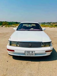 من رخصت الادمن سياره كراون بطه لون  ابيض  موديل 1992 سياره جاهزه من كل...