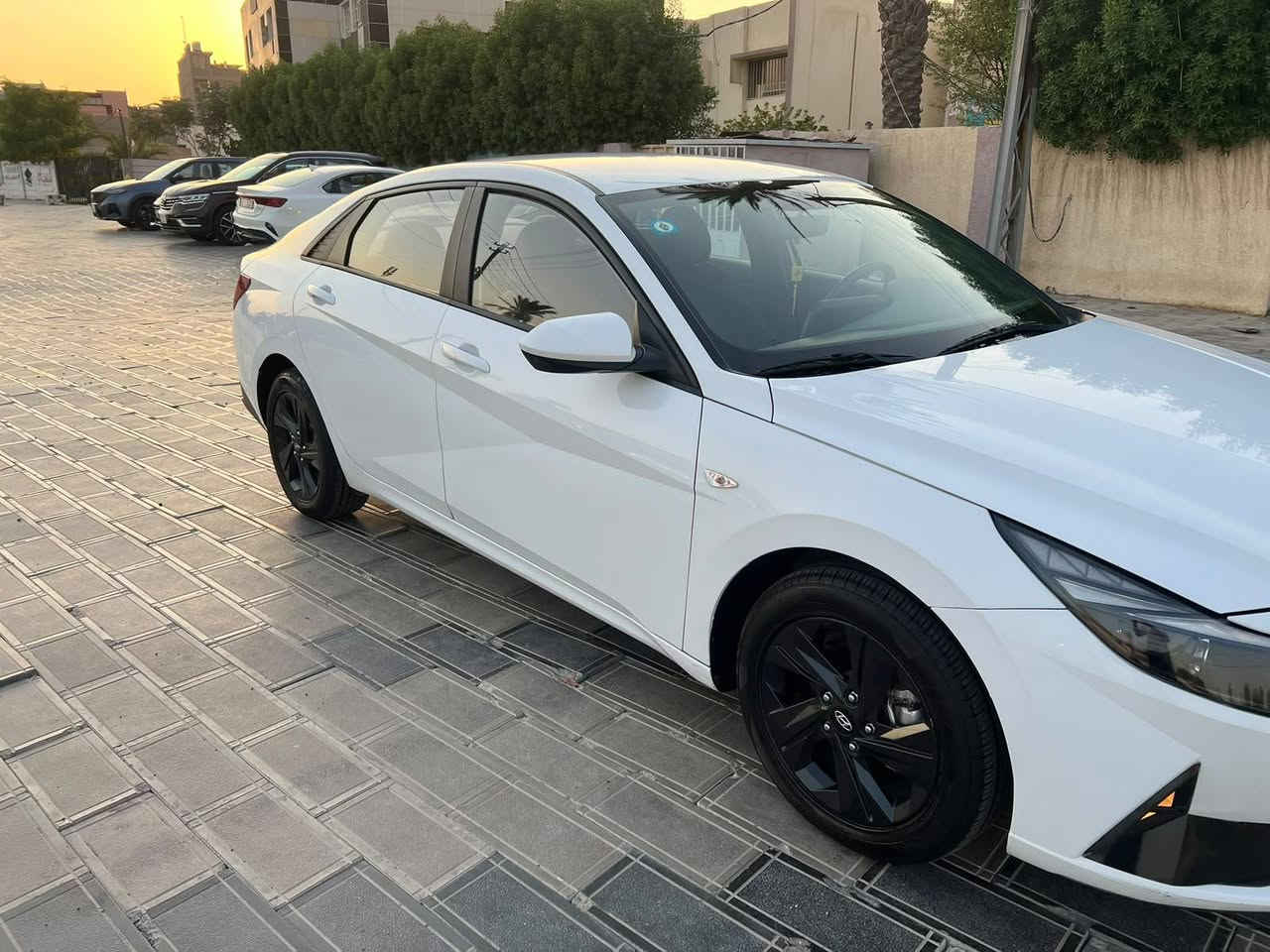 السلام عليكم سيارة للبيع النترا مديل ٢٠٢١ خليجي بيها جاملغ صبغ امامي جهة الايمين سعر ١٢٧ سياره بسمي 
 ***********
